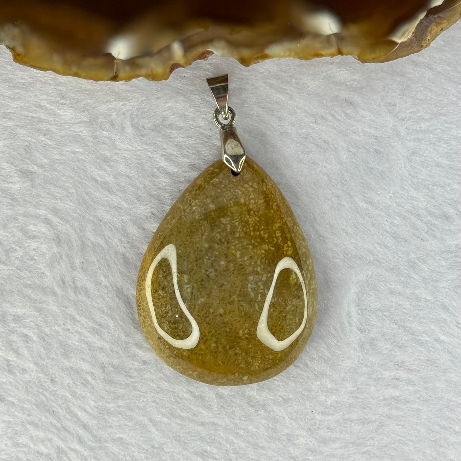 Natural Coral Agate Teardrop Shape Pendent 16.80g 38.5 by 30.3 by 10.3mm - Huangs Jadeite and Jewelry Pte Ltd