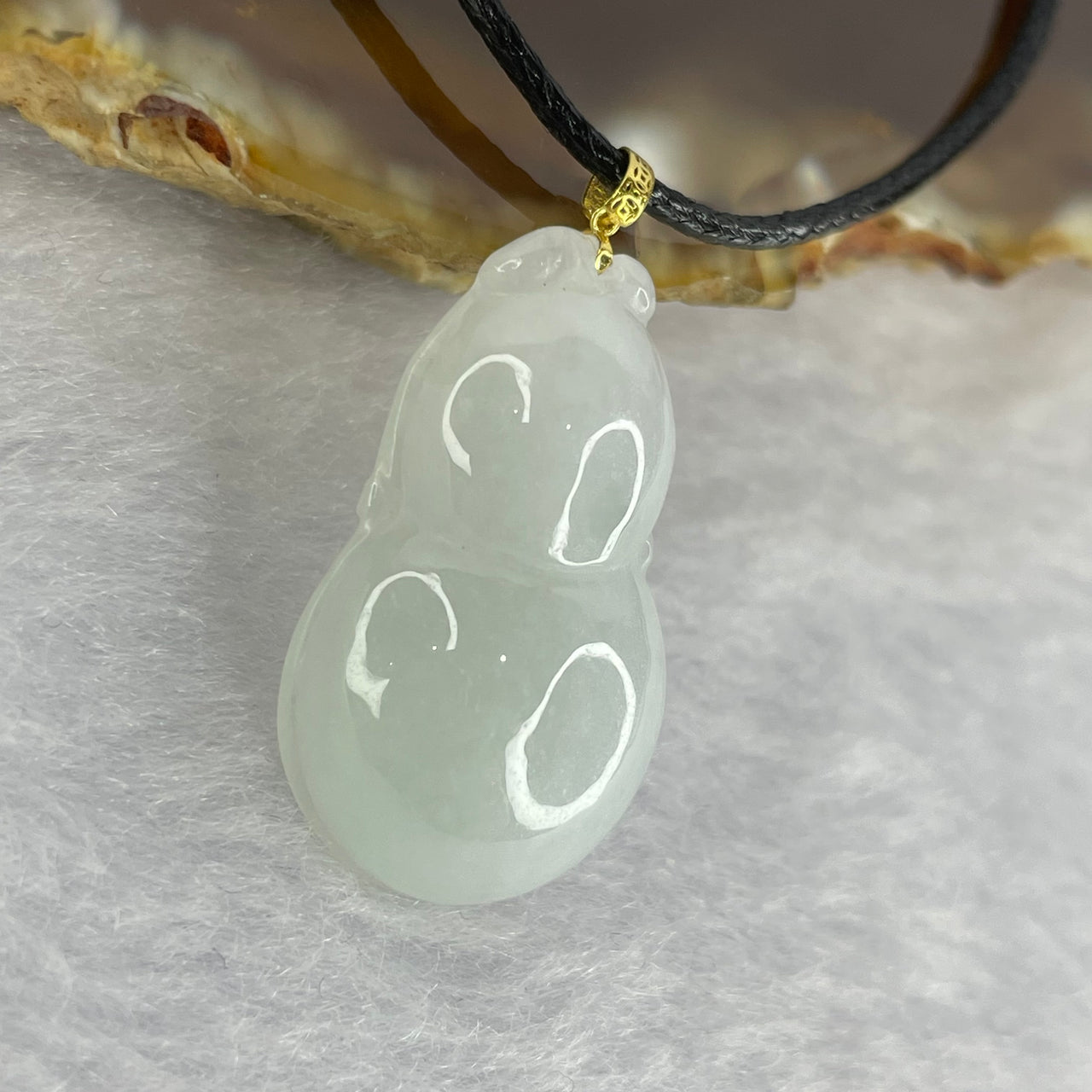 18K Yellow Gold Type A Faint Lavender Green Jadeite Hulu with String Necklace 4.77g 25.0 by 14.6 by 6.7mm - Huangs Jadeite and Jewelry Pte Ltd