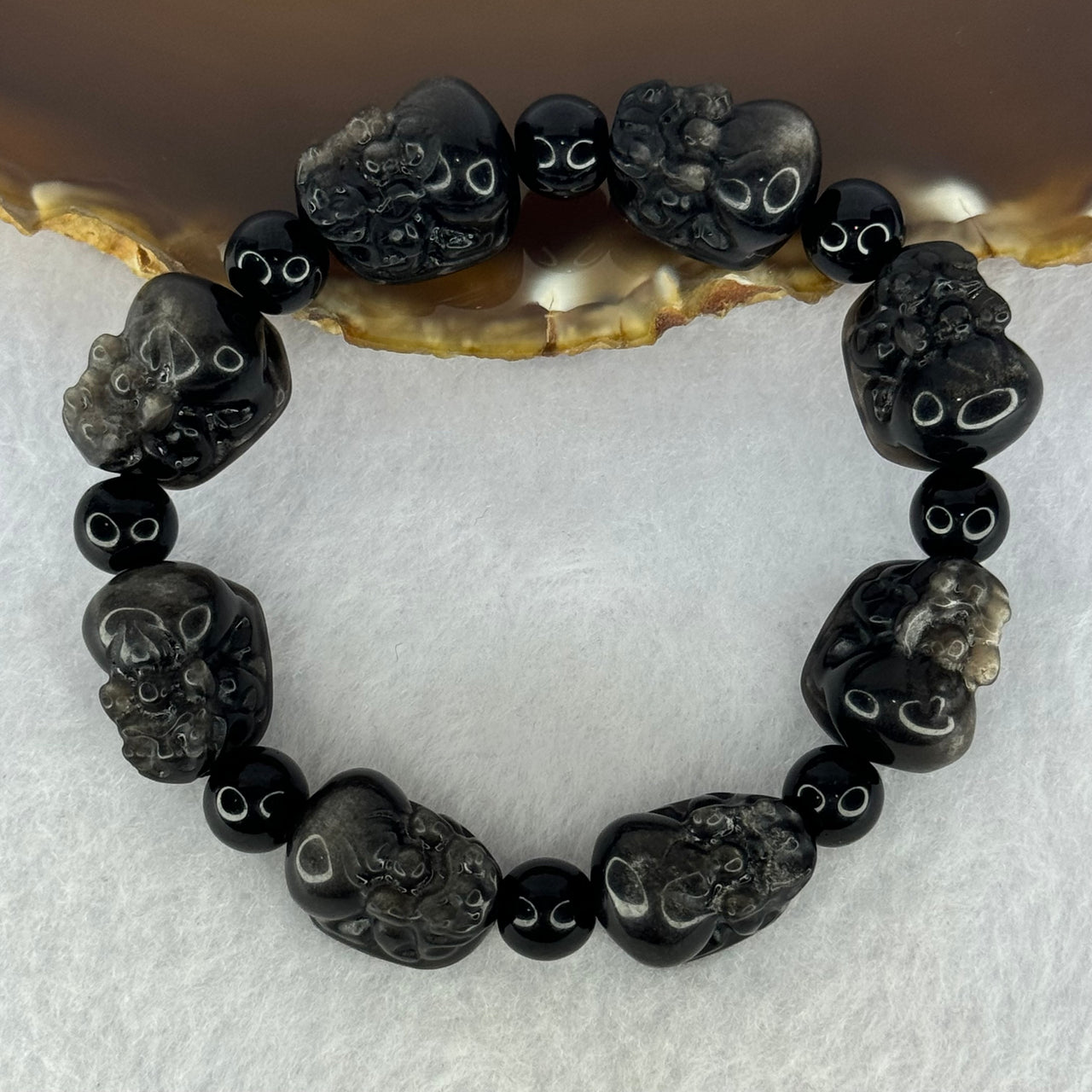 Medium Obsidian Pixiu 17.3 by 12.2 by 12.2mm 8pcs and 8 Beads 8.4mm Bracelet 34.11g 16cm