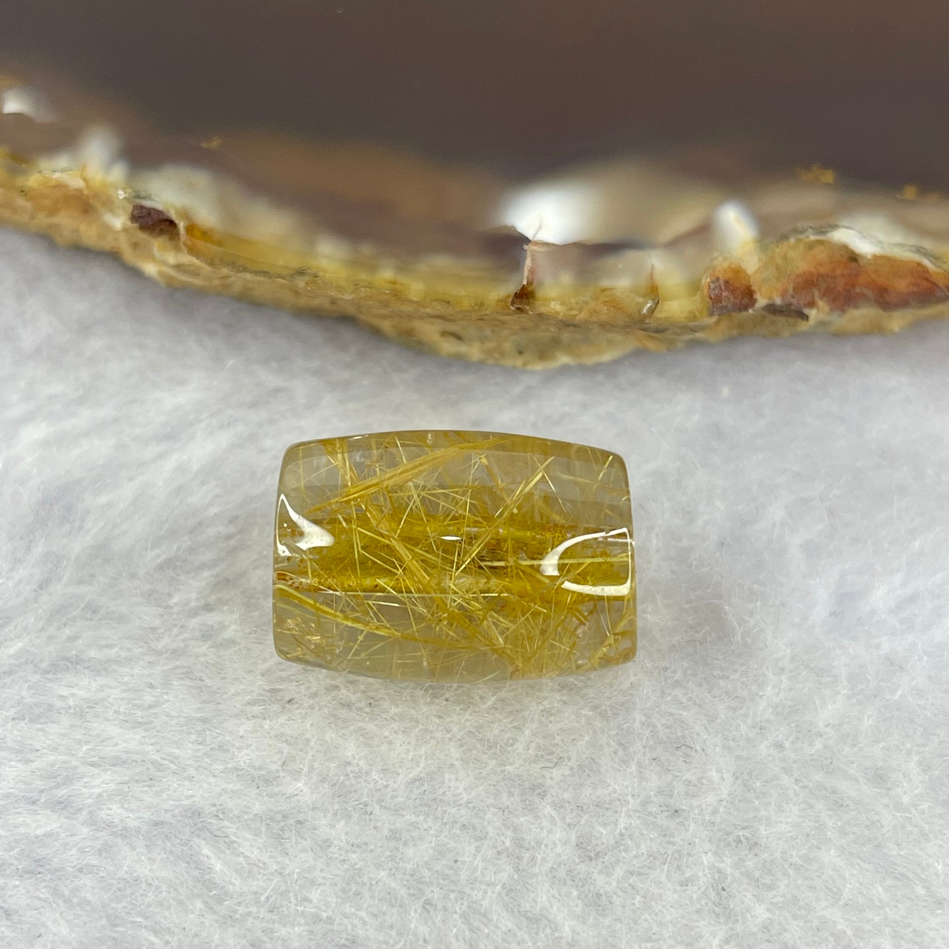 Good Grade Natural Golden Rutilated Quartz Crystal Lulu Tong Barrel 天然金顺发晶水晶露露通桶 
3.72g 16.3 by 11.4mm - Huangs Jadeite and Jewelry Pte Ltd