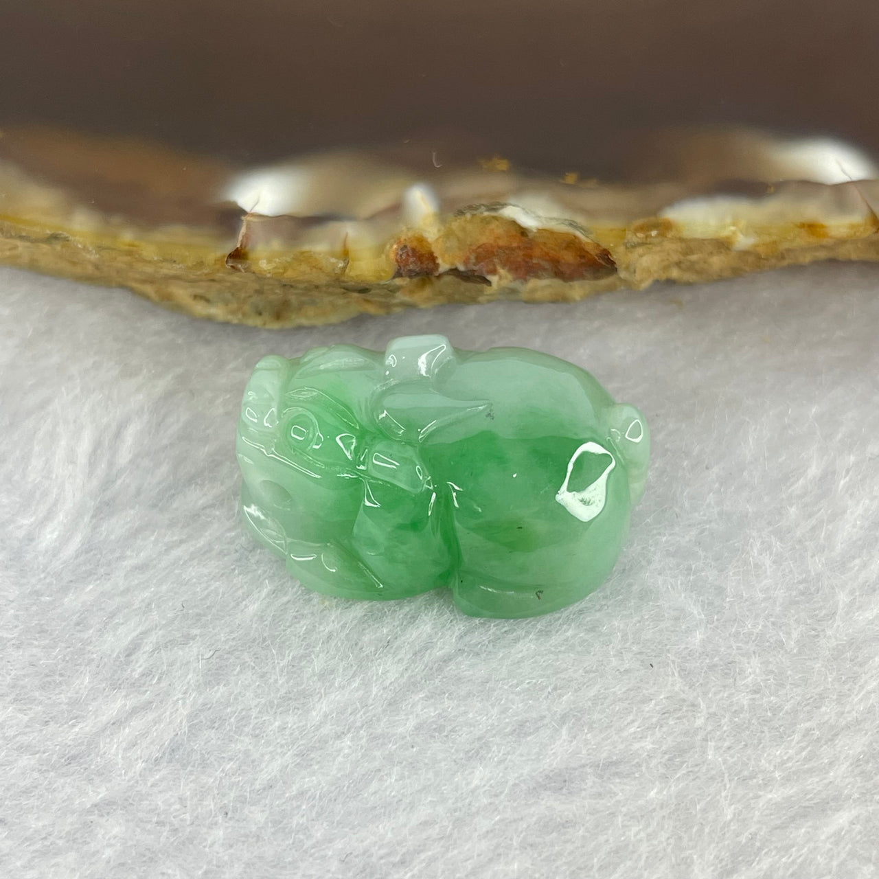 Type A Bright Green with Faint Lavender Jadeite Pixiu Pendent A货辣绿和浅紫罗兰翡翠貔貅吊坠 6.66g 22.7 by 15.6 by 9.6 mm - Huangs Jadeite and Jewelry Pte Ltd