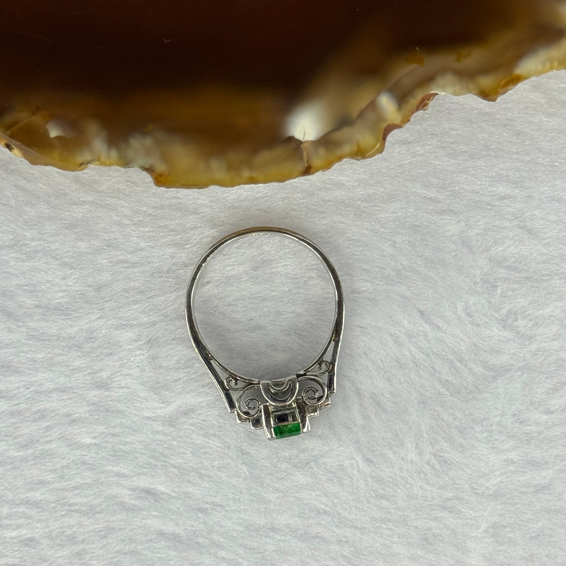 Natural Emerald Approx. 4.6 by 4.3 by 2.5mm with Natural Diamonds in Platinum PT900 Ring Total Weight 3.58g US5.25 HK11 - Huangs Jadeite and Jewelry Pte Ltd