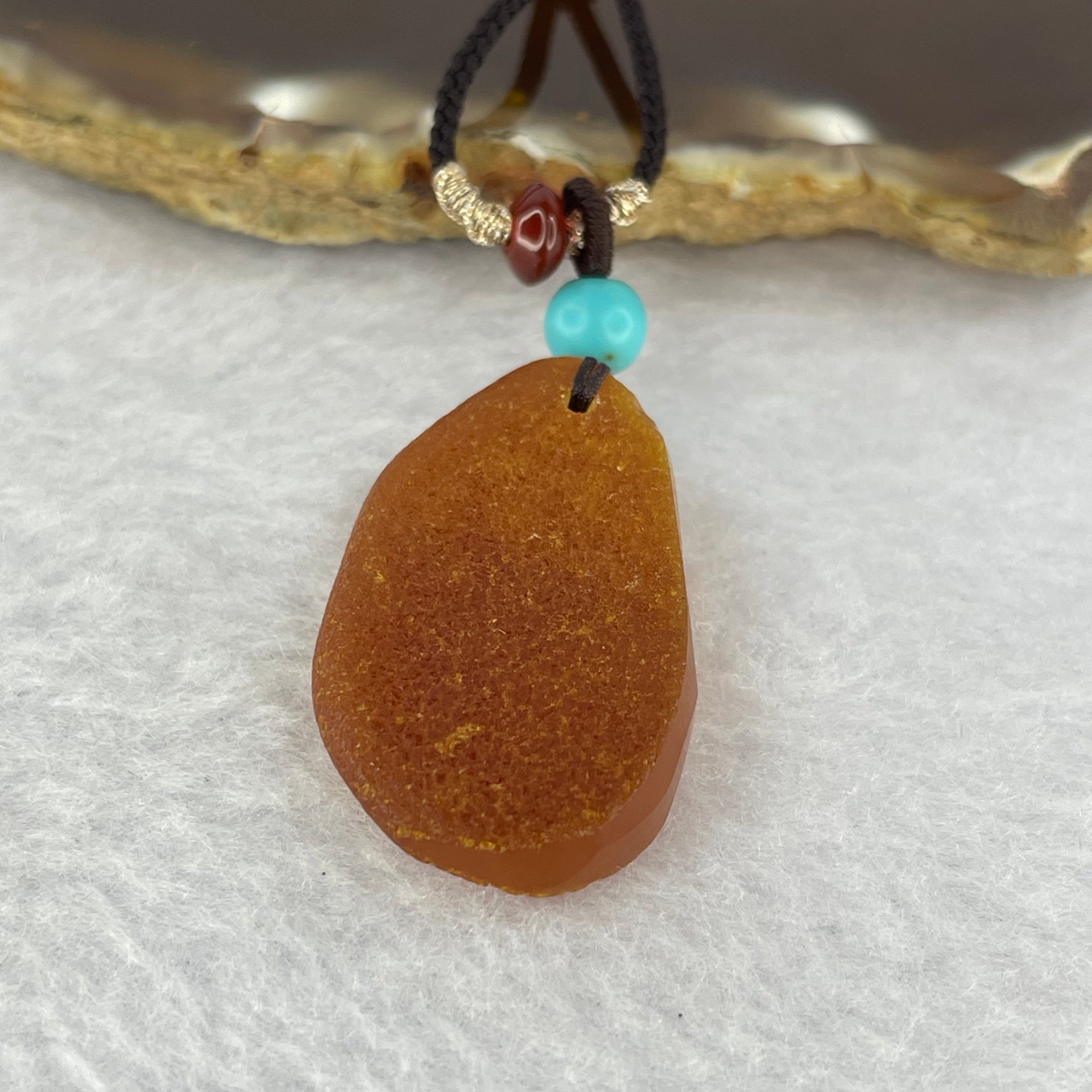 Natural Amber 琥珀 Pendent Necklace 5.01g 32.4 by 19.7 by 8.0 mm - Huangs Jadeite and Jewelry Pte Ltd