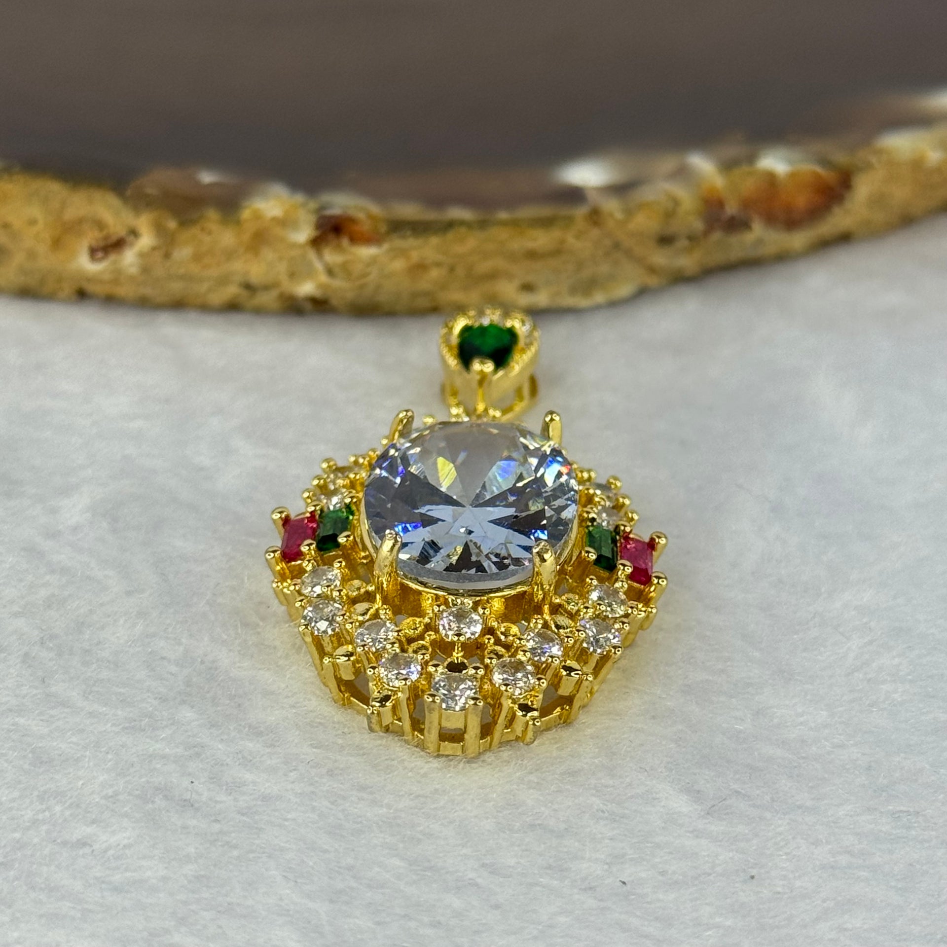 Cubic Zirconia with Crystals in Gold Color Claps for Pendent 10.49g 18.1 by 13.3 by 8.5mm - Huangs Jadeite and Jewelry Pte Ltd