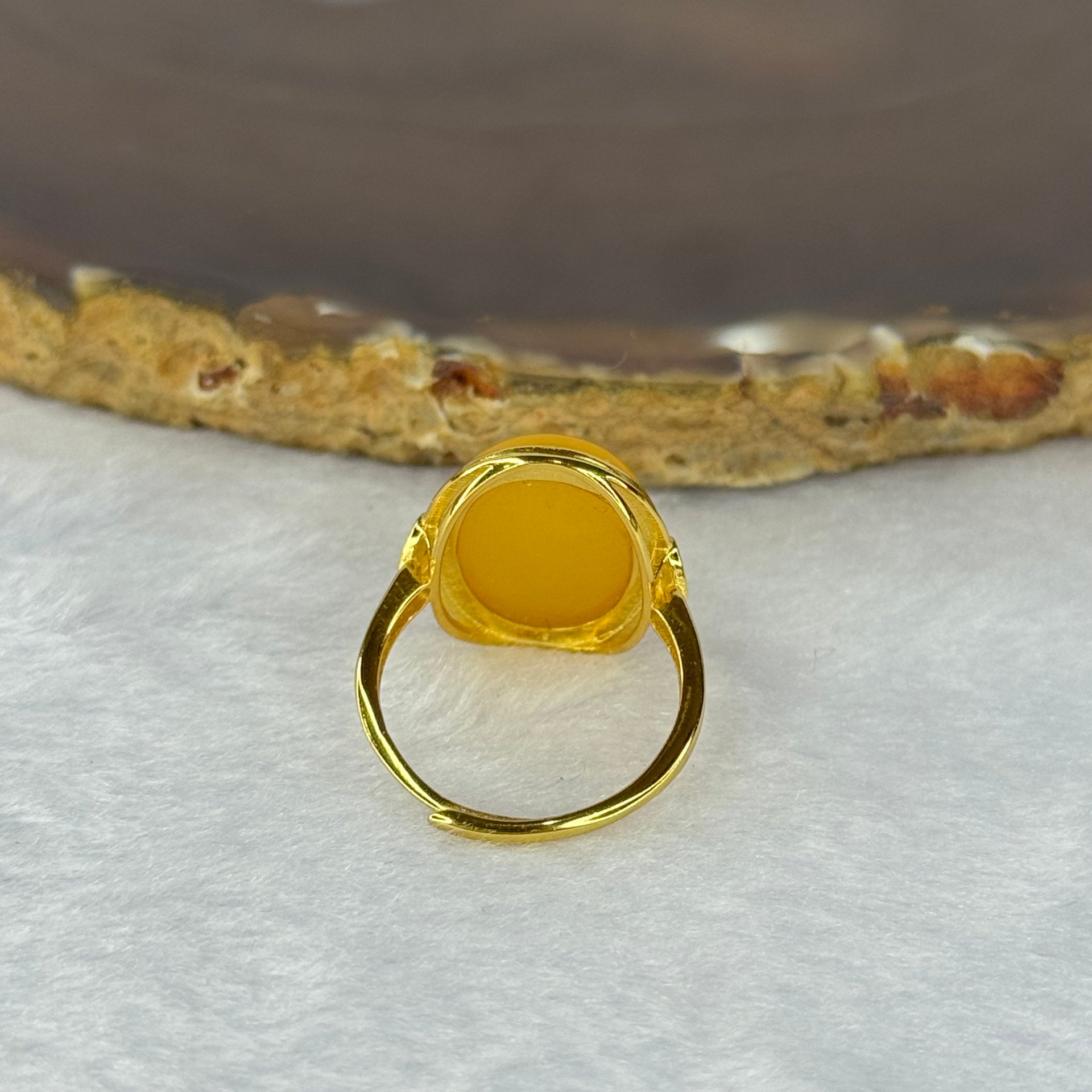 Natural Amber in 925 Silver Gold Color Ring 天然老蜜蜡蛋面镶嵌纯银 2.30g 16.8 by 13.0 by 4.9mm - Huangs Jadeite and Jewelry Pte Ltd