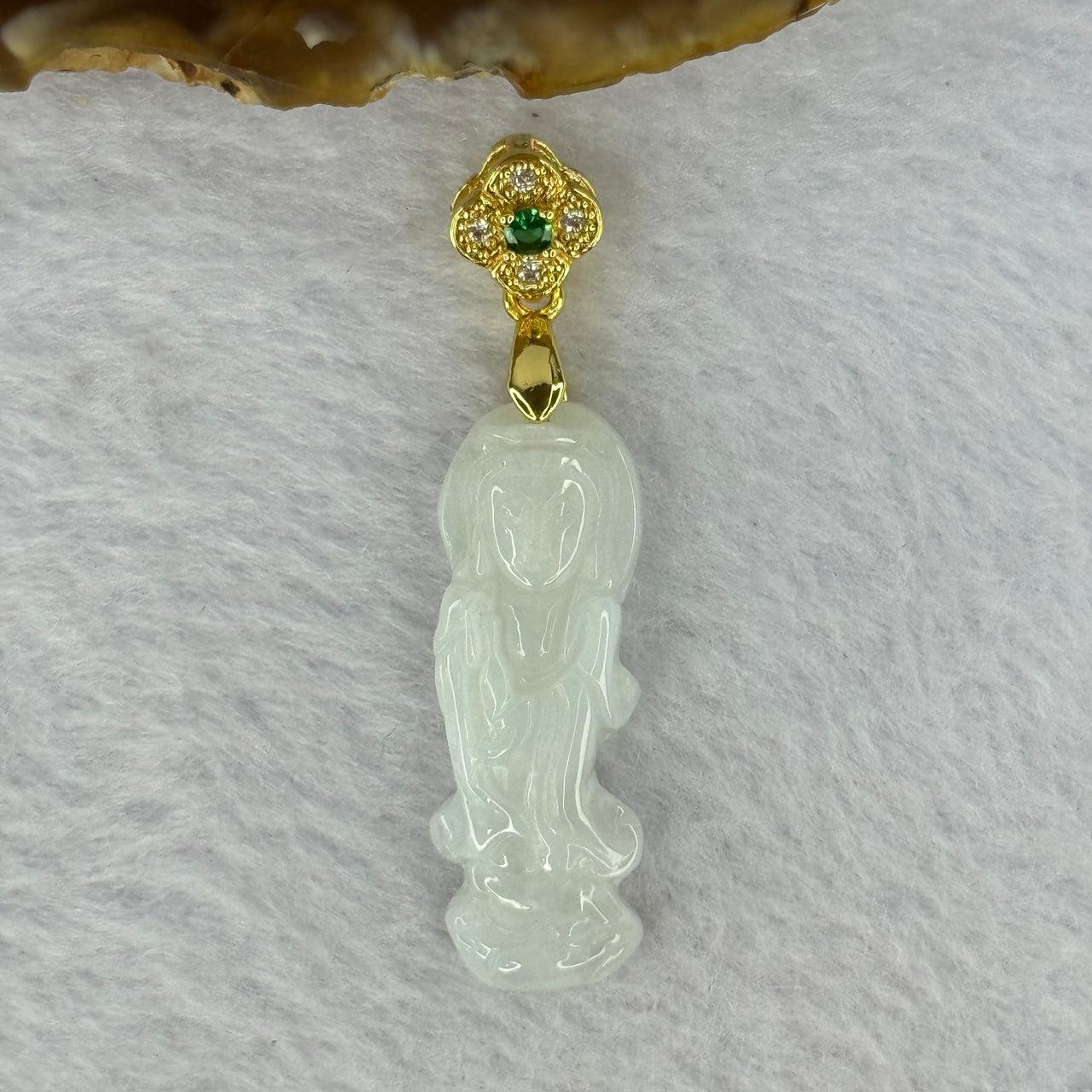 Type A Light Lavender Jadeite Guan Yin in Sliver Gold Color Claps 6.31g 33.9 by 12.2 by 6.5mm