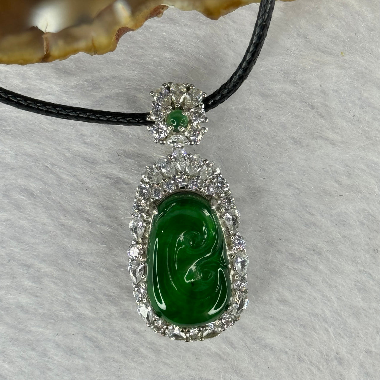 Type A ICY Green Omphasite Jadeite Ruyi with Crystals Necklace 5.08g 16.9 by 10.7 by 3.0mm - Huangs Jadeite and Jewelry Pte Ltd