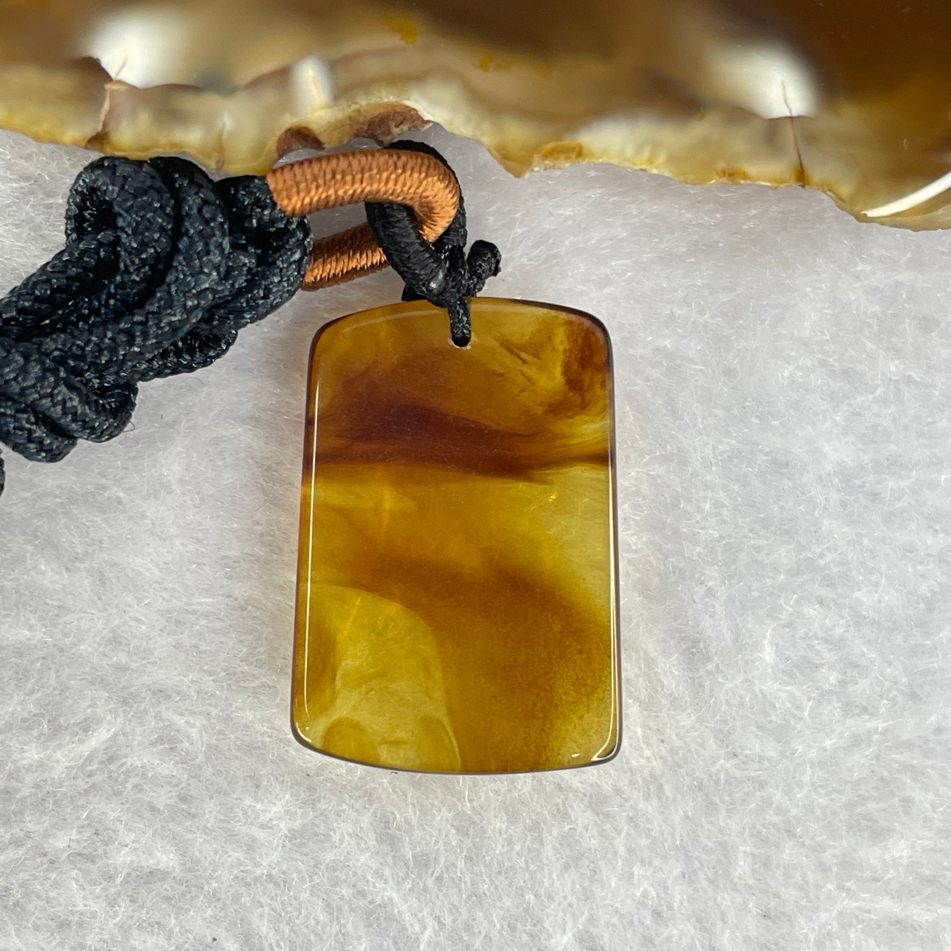 Natural Amber 琥珀 Pendent Necklace 3.82g 25.8 by 17.8 by 4.6 mm - Huangs Jadeite and Jewelry Pte Ltd