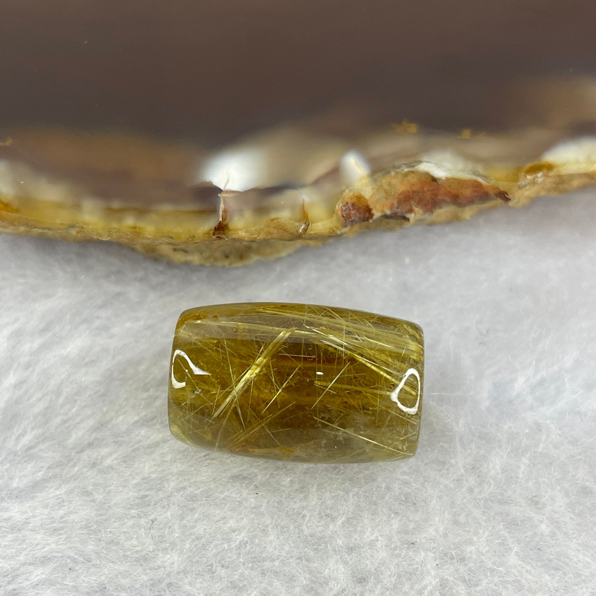 Good Grade Natural Golden Rutilated Quartz Crystal Lulu Tong Barrel 天然金顺发晶水晶露露通桶 
3.84g 17.2 by 17.2mm - Huangs Jadeite and Jewelry Pte Ltd