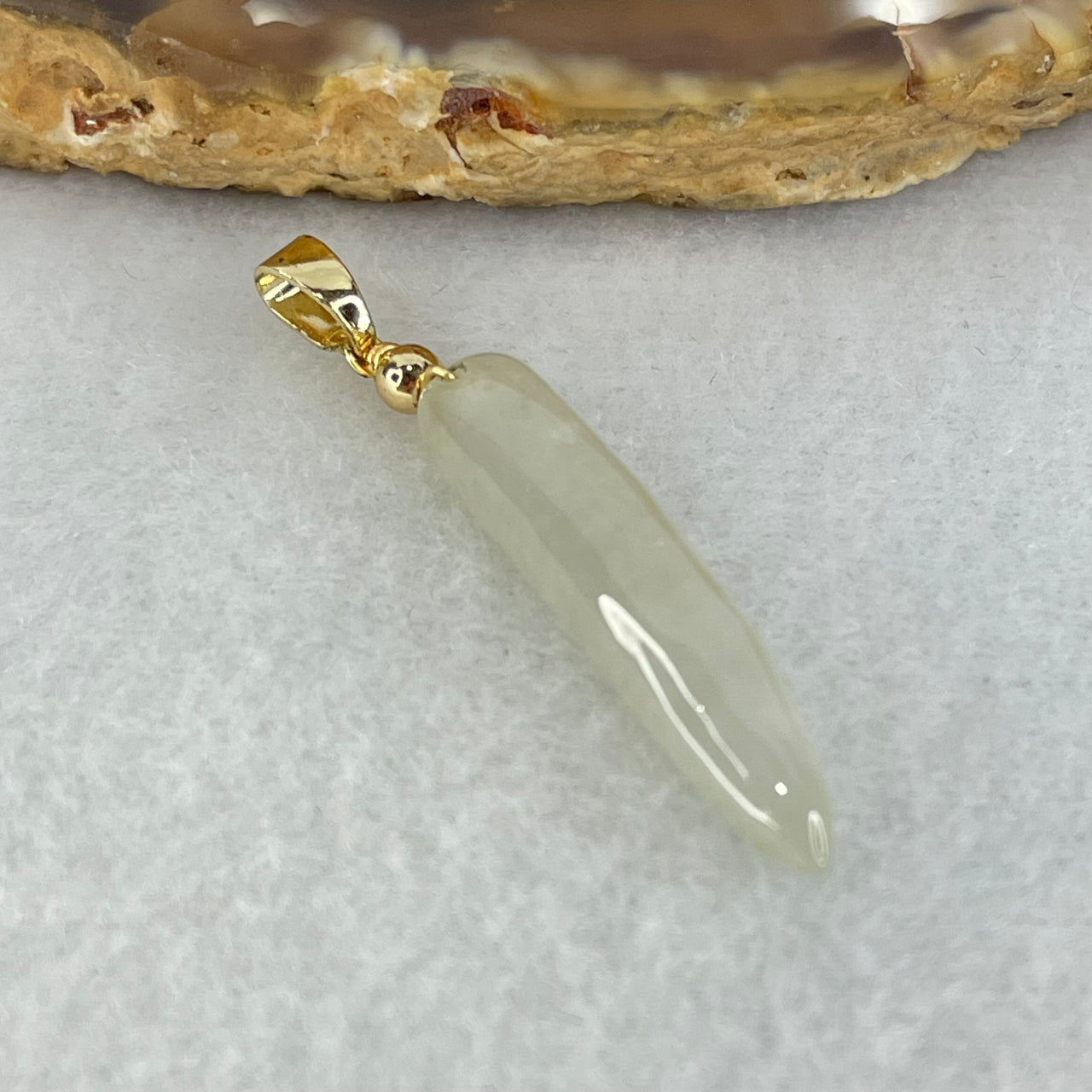 Type A Icy Colourless to White Jadeite Chilli Gold Color Pendant 1.96g 27.8 by 5.6 by 5.4mm