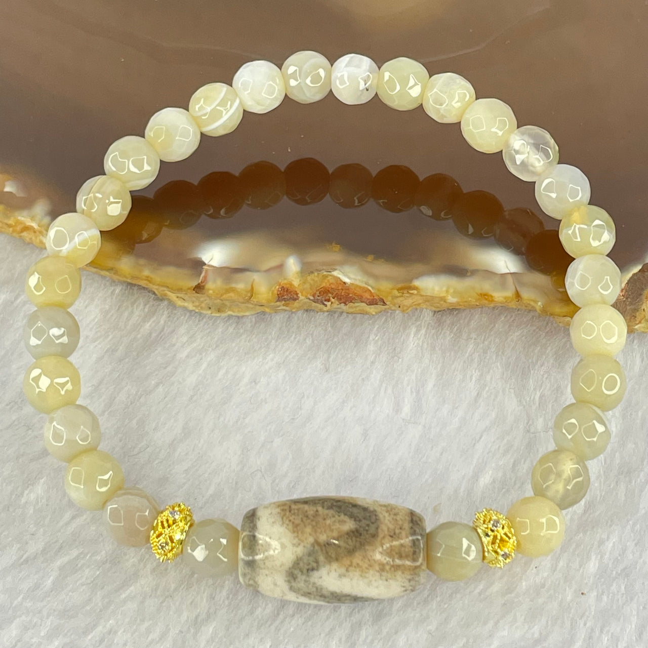 Natural Agate Beads with Tibetan Old Oily White Grey Agate Tiger Tooth Daluo Dzi Bead Bracelet 12.63g 16cm 19.7 by 11.0mm 6.2mm 28 Beads