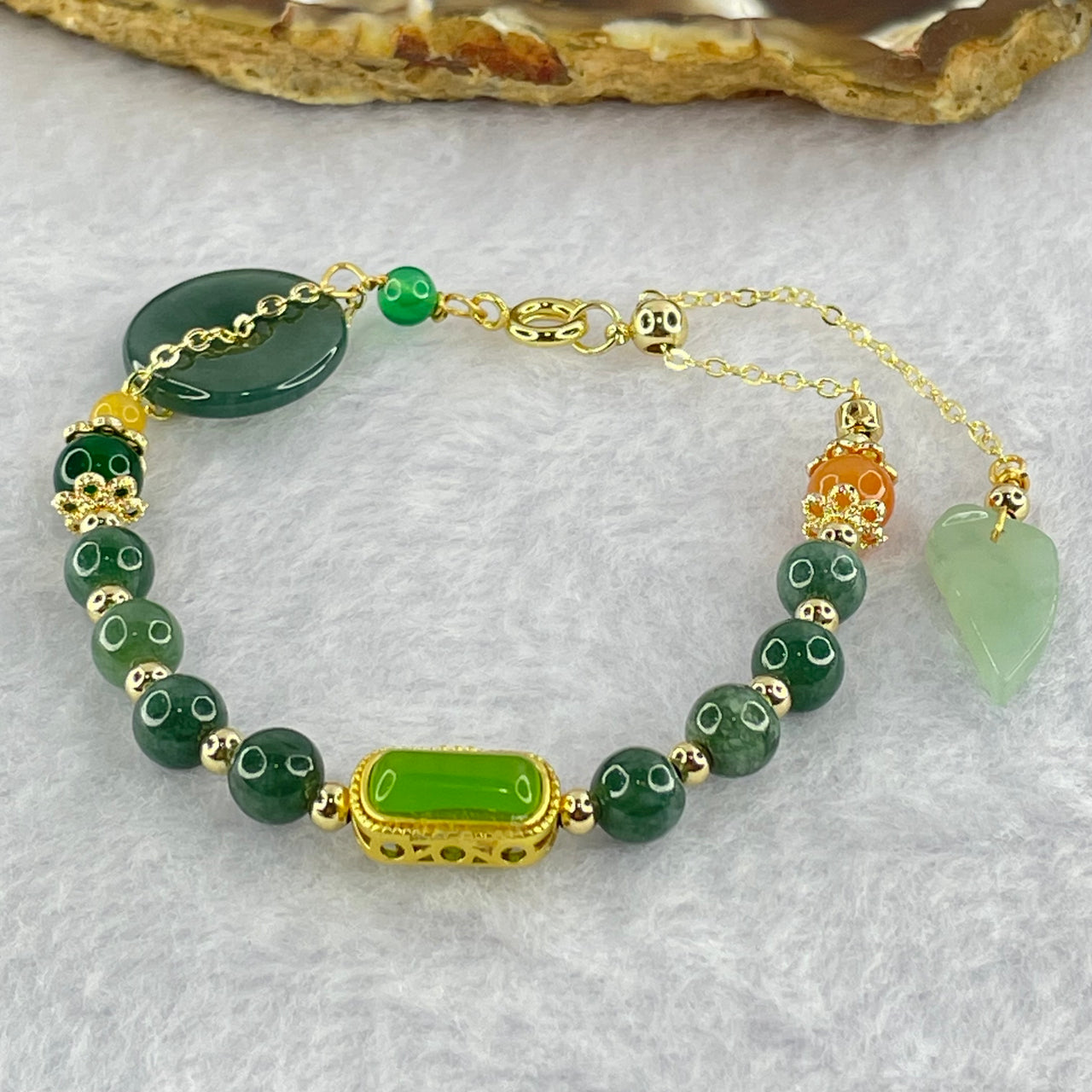 Type A Icy Blueish Green Jadeite Ping An Kou Donut and Beads and Crystals in Sliver Gold Color Bracelet 8.84g 10.6 by 5.5mm, 6.1mm 8pcs, 16.1 by 2.8mm Ping An Kou