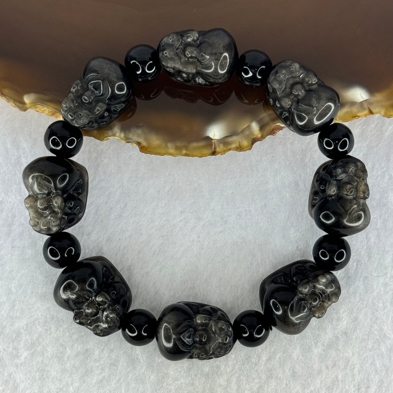 Medium Obsidian Pixiu 18.1 by 12.7 by 12.7mm 8pcs and 8 Beqds 8.5mm Bracelet 34.81g 16cm