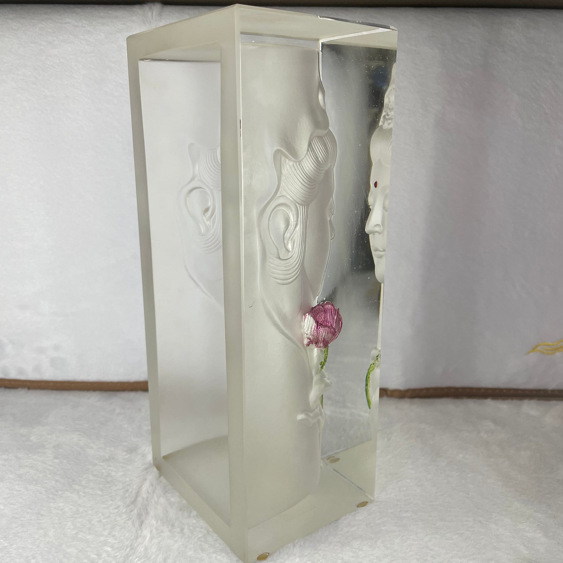 Liuli Crystal Guan Yin 4,268.3g 107.0 by 89.0 by 238.0mm - Huangs Jadeite and Jewelry Pte Ltd