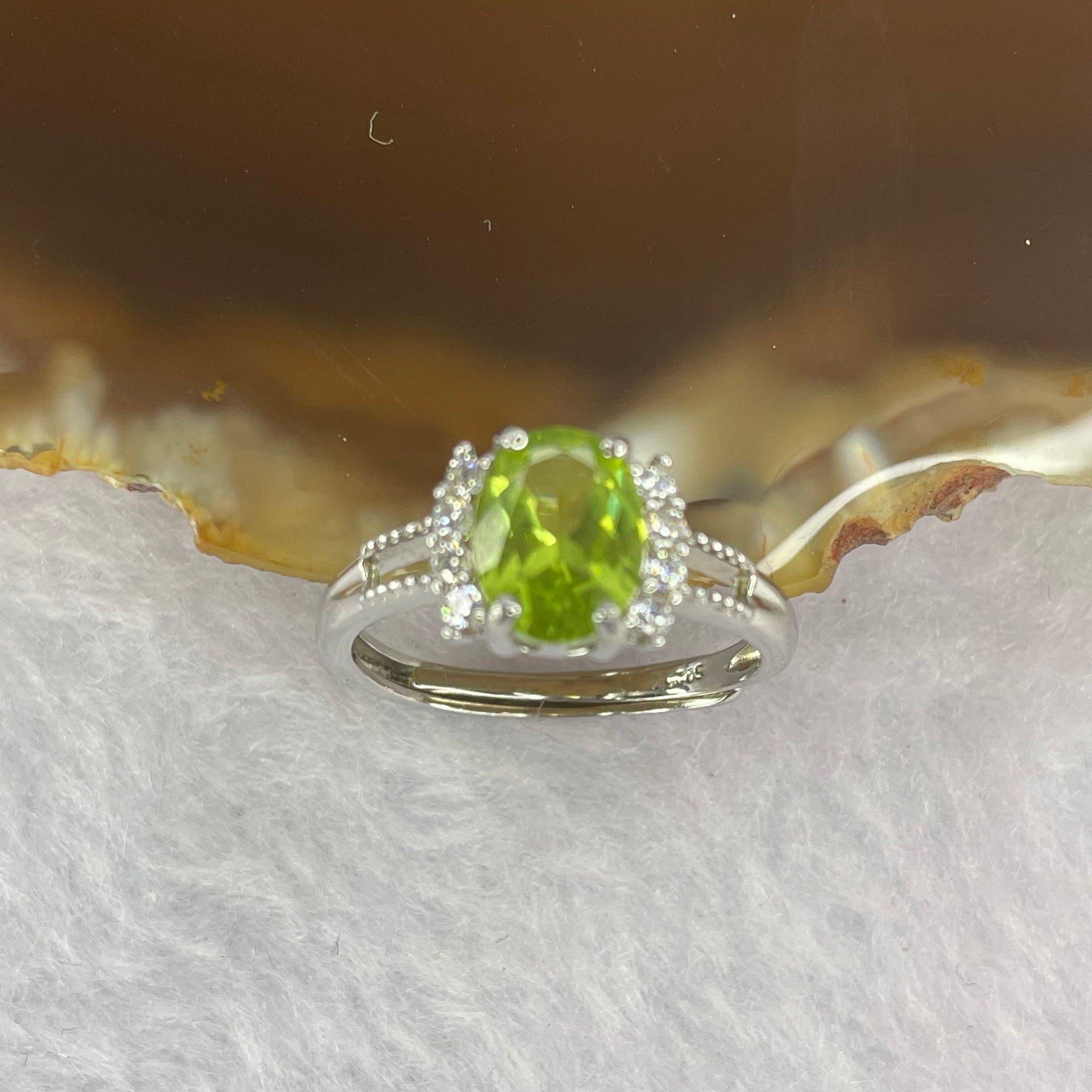 Green Peridot 6.0 by 7.7 by 4.4mm (estimated) in 925 Silver Ring 1.91g - Huangs Jadeite and Jewelry Pte Ltd