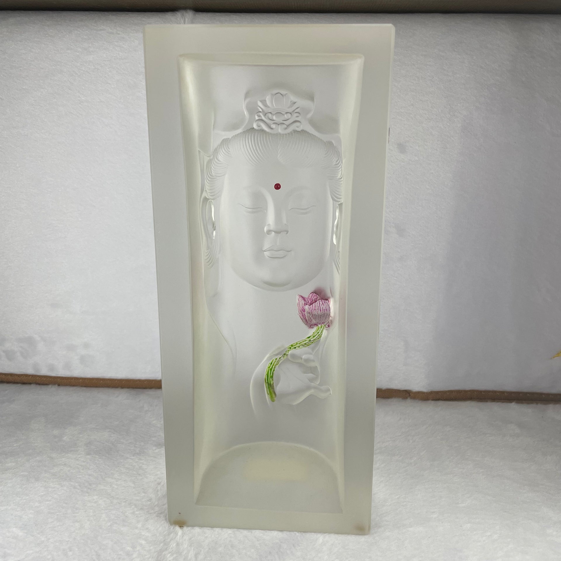 Liuli Crystal Guan Yin 4,268.3g 107.0 by 89.0 by 238.0mm - Huangs Jadeite and Jewelry Pte Ltd