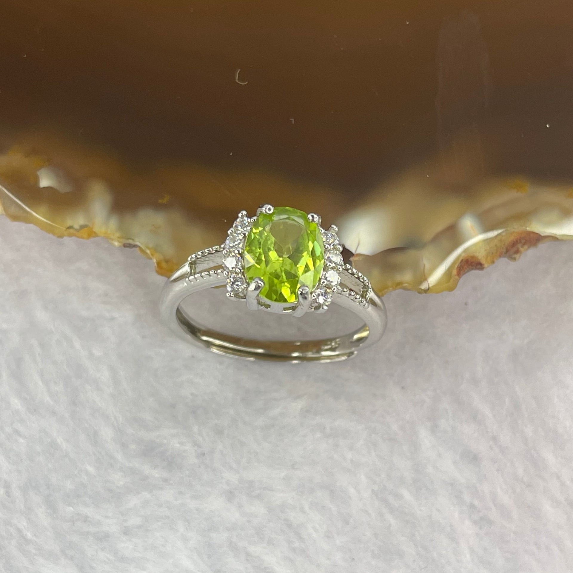 Green Peridot 6.0 by 7.7 by 4.4mm (estimated) in 925 Silver Ring 1.91g - Huangs Jadeite and Jewelry Pte Ltd