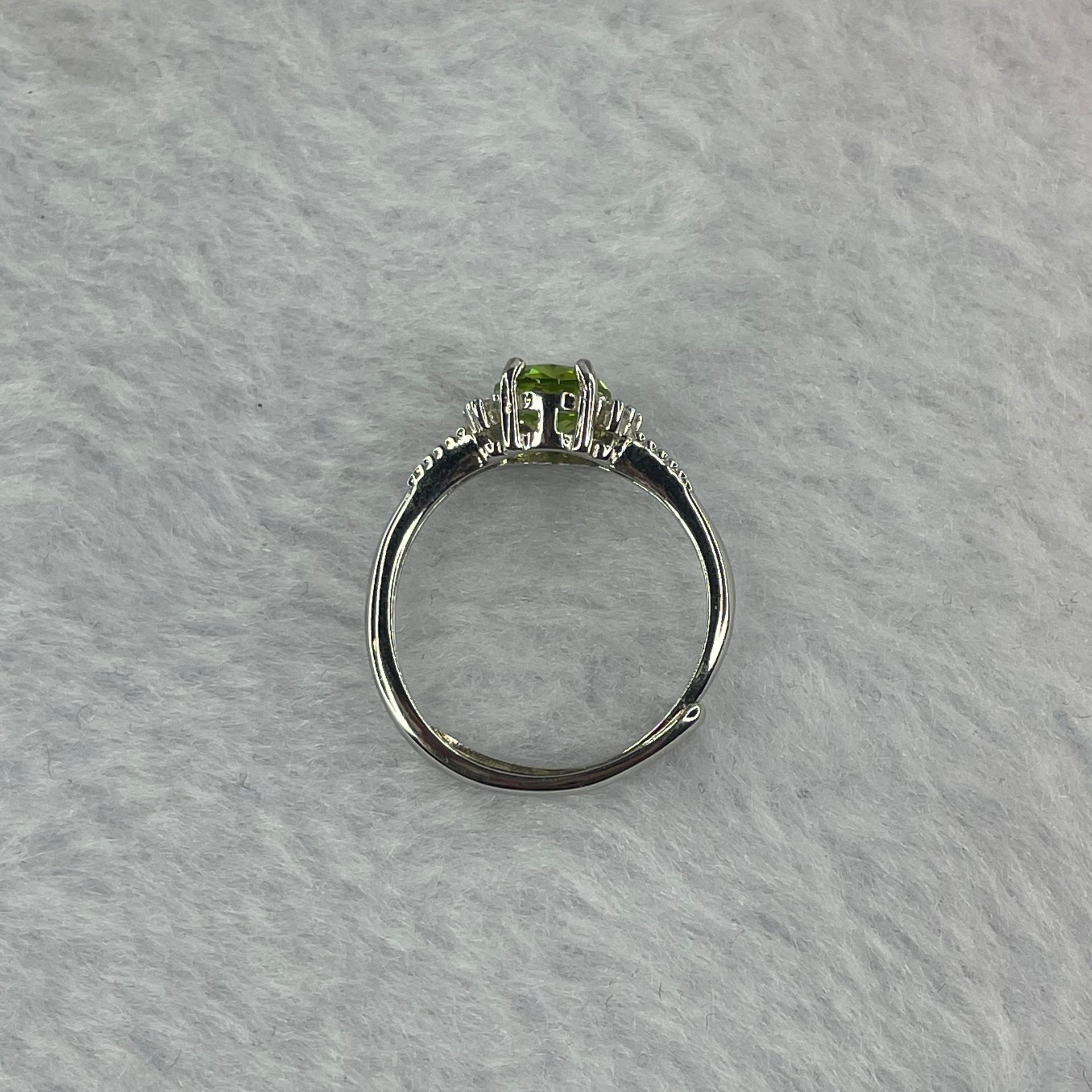 Green Peridot 6.0 by 7.7 by 4.4mm (estimated) in 925 Silver Ring 1.91g - Huangs Jadeite and Jewelry Pte Ltd