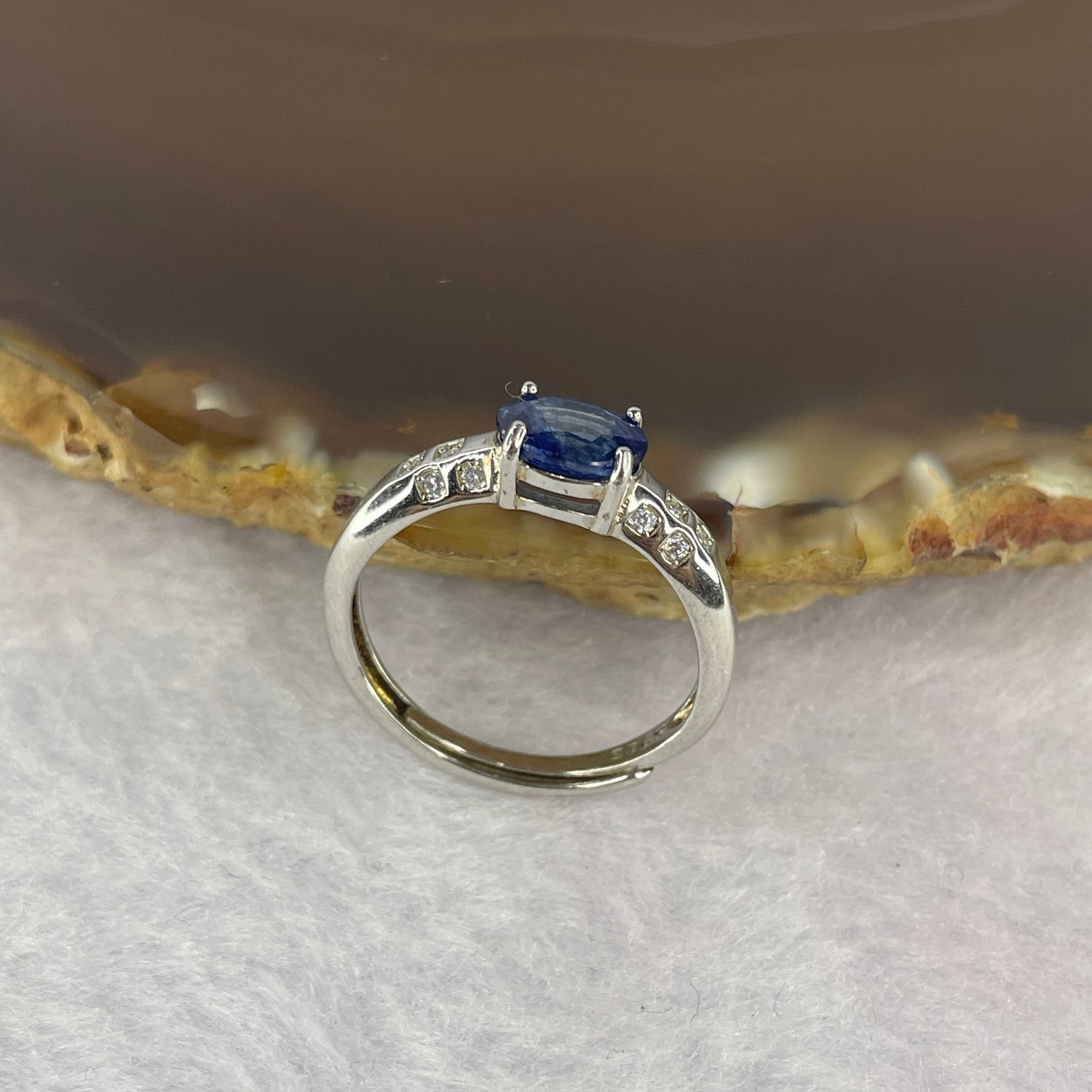 Blue sapphire 5.0 by 6.9 by 2.5mm (estimated) in 925 Silver Ring 1.9g - Huangs Jadeite and Jewelry Pte Ltd