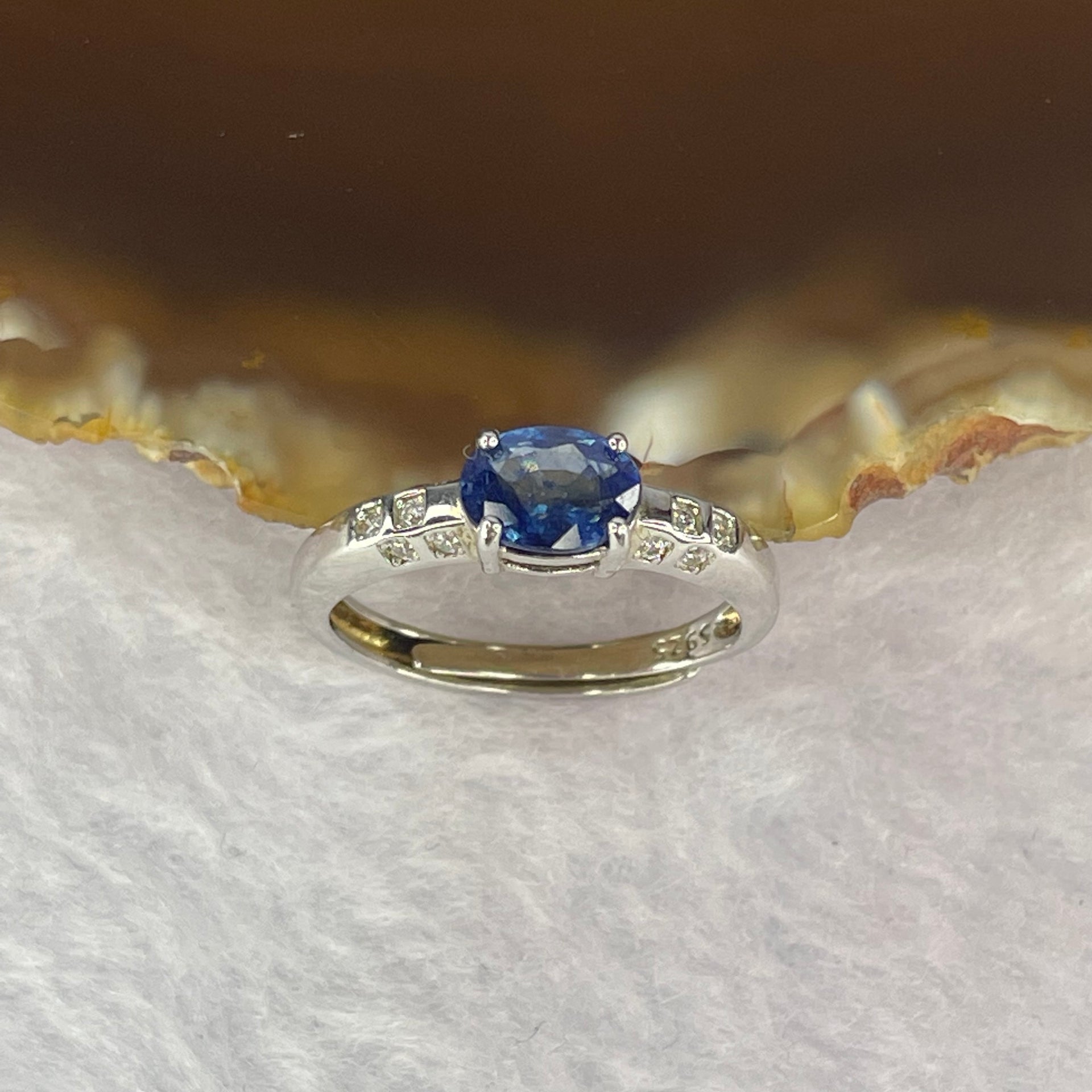 Blue sapphire 5.0 by 6.9 by 2.5mm (estimated) in 925 Silver Ring 1.9g - Huangs Jadeite and Jewelry Pte Ltd