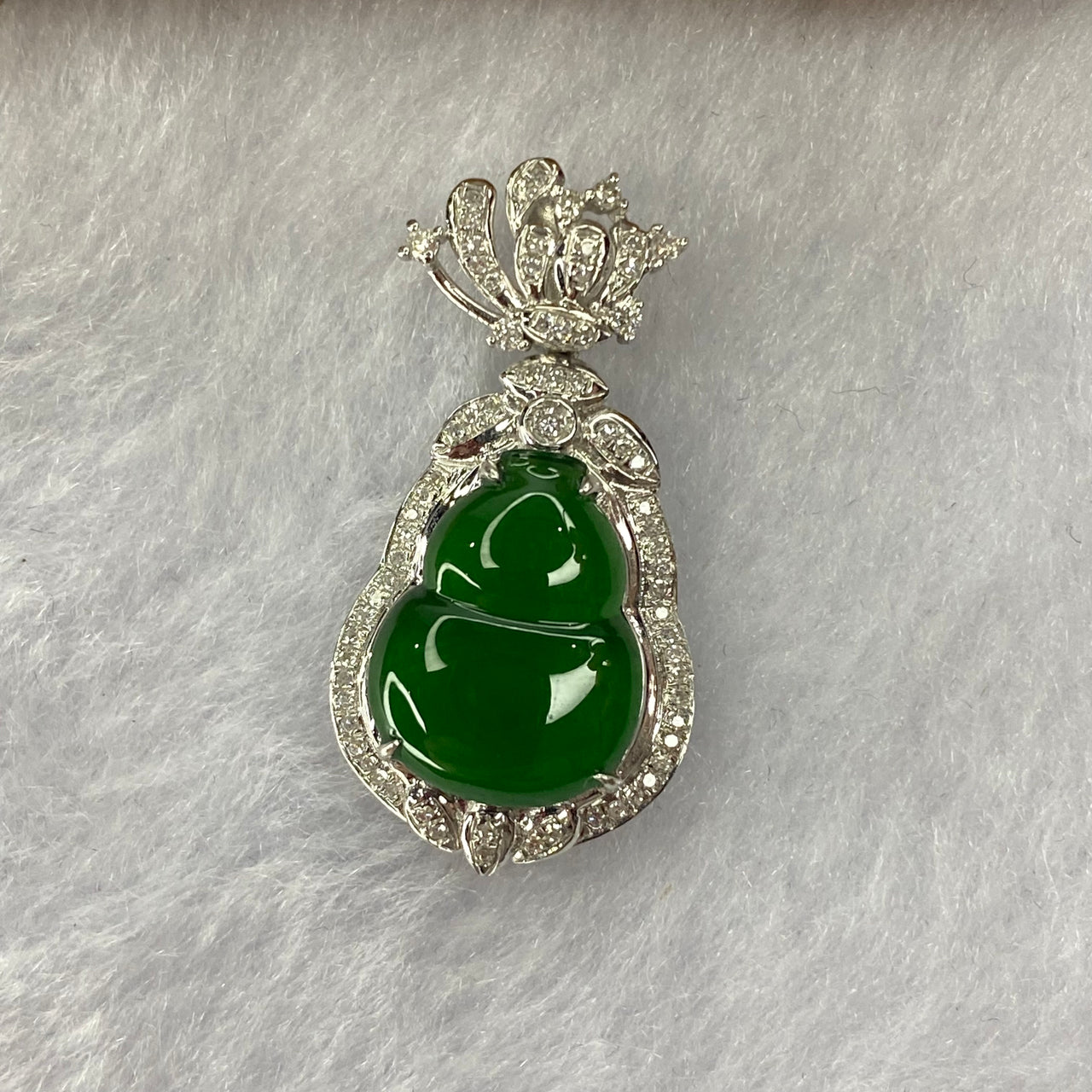 18K White Gold ICY Type A Green Omphasite Jadeite Hulu with Natural Diamonds Pendant 2.09g 27.3 by 13.8 by 6.7mm - Huangs Jadeite and Jewelry Pte Ltd