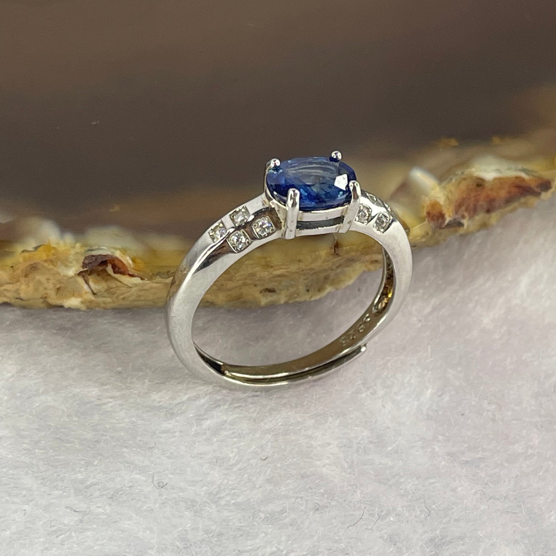 Blue sapphire 5.0 by 6.9 by 2.5mm (estimated) in 925 Silver Ring 1.9g - Huangs Jadeite and Jewelry Pte Ltd