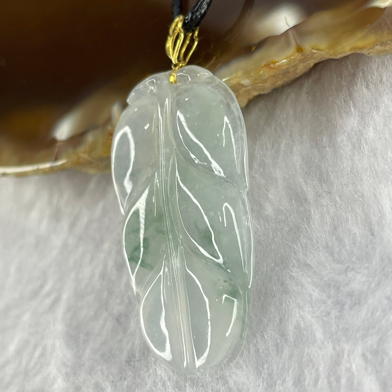 18K Semi Icy Type A Piao Hua Jadeite Leaf 34.2 by 19.1 by 3.2mm with necklace 4.69g - Huangs Jadeite and Jewelry Pte Ltd