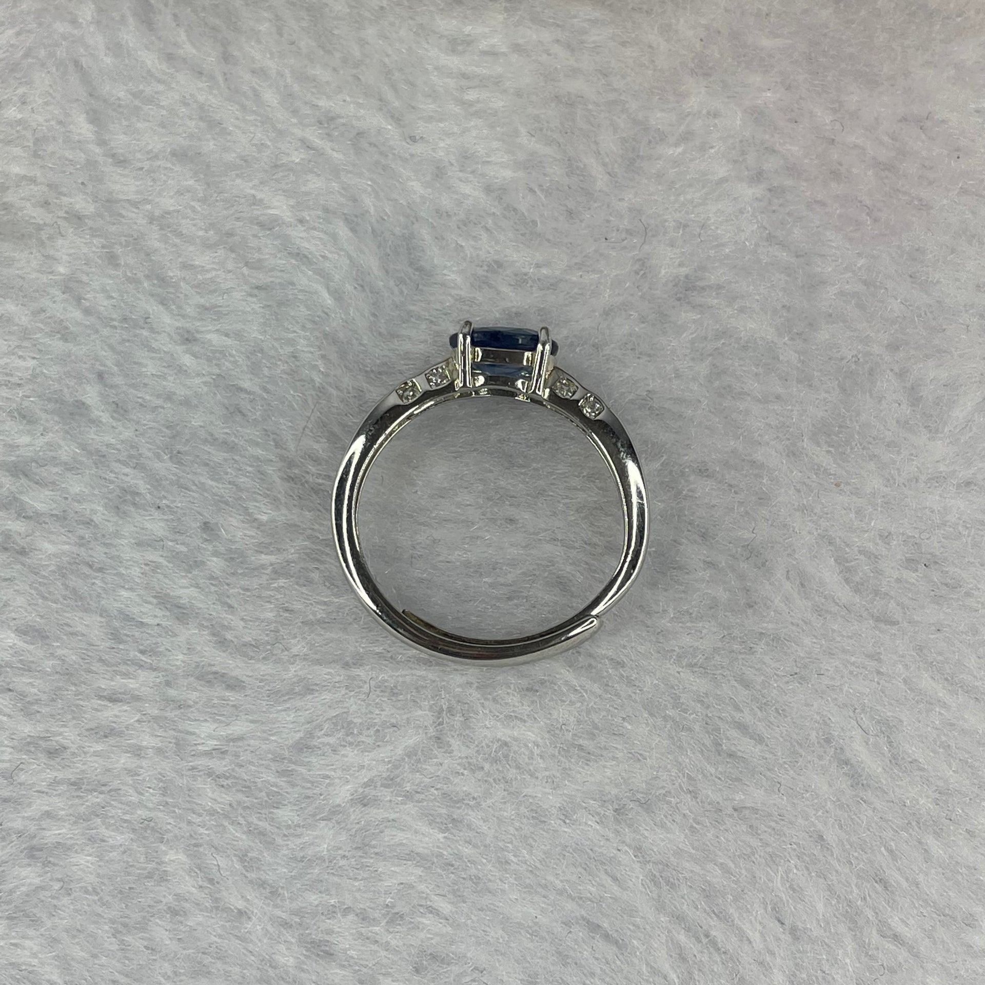 Blue sapphire 5.0 by 6.9 by 2.5mm (estimated) in 925 Silver Ring 1.9g - Huangs Jadeite and Jewelry Pte Ltd