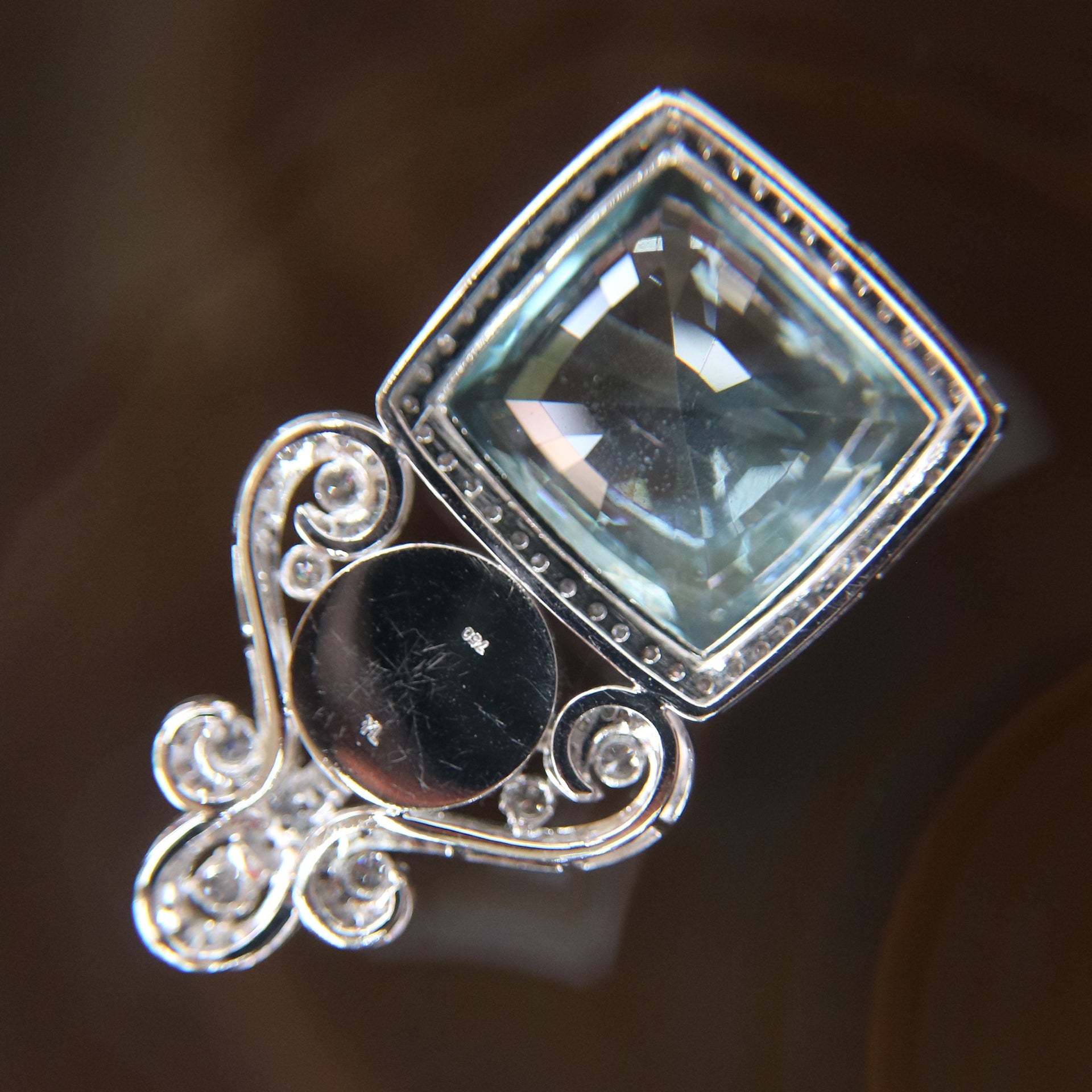 Natural Aquamarine 海蓝宝 pendant in 18k White Gold and Diamonds - 19.0g L53.0 W31.0 D9.0mm - Huangs Jadeite and Jewelry Pte Ltd