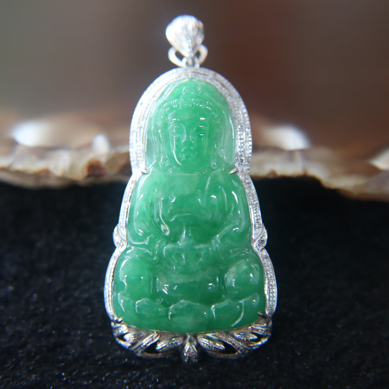 Type A Apple Green Guan Yin Jade Jadeite set in 18k 750 White gold Pendant 5.77g - Huangs Jadeite and Jewelry Pte Ltd