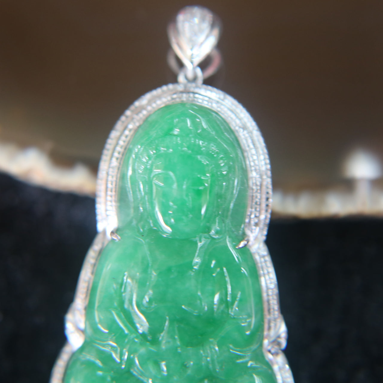 Type A Apple Green Guan Yin Jade Jadeite set in 18k 750 White gold Pendant 5.77g - Huangs Jadeite and Jewelry Pte Ltd