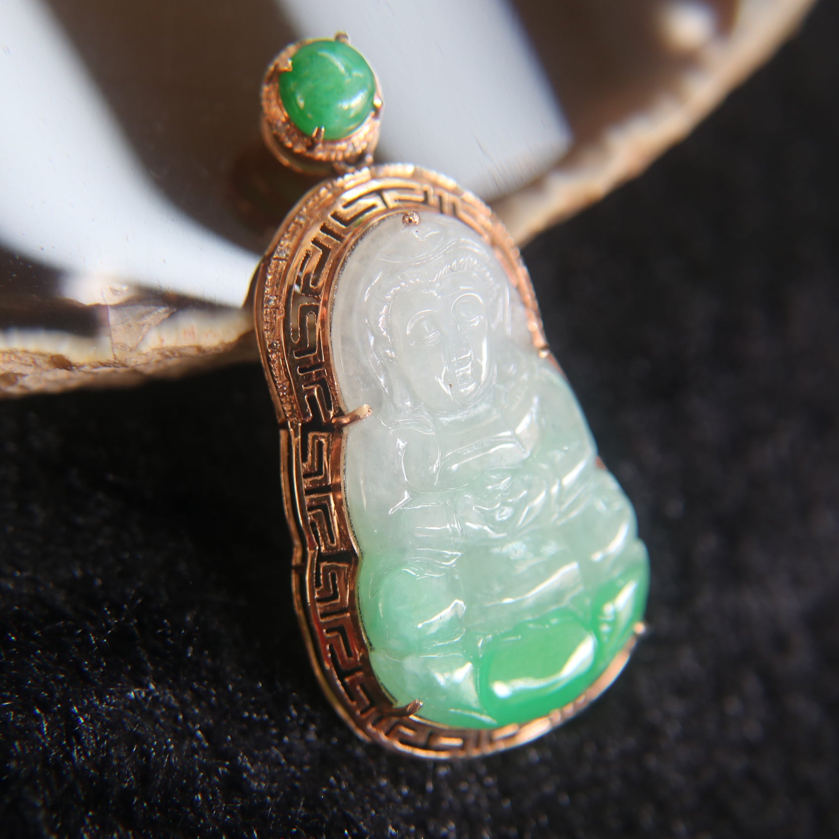 Type A Guan Yin Jade Jadeite set in 18k 750 Rose gold Pendant 39.4 by 20.5 by 6.3mm - Huangs Jadeite and Jewelry Pte Ltd