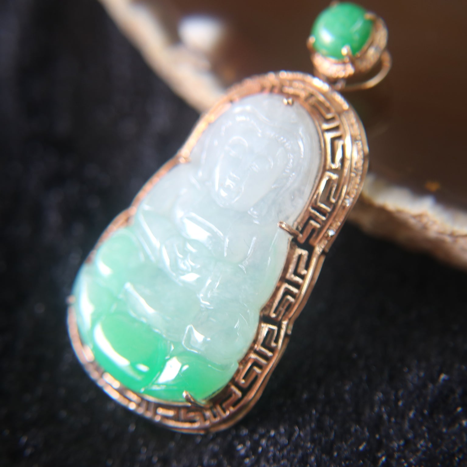 Type A Guan Yin Jade Jadeite set in 18k 750 Rose gold Pendant 39.4 by 20.5 by 6.3mm - Huangs Jadeite and Jewelry Pte Ltd