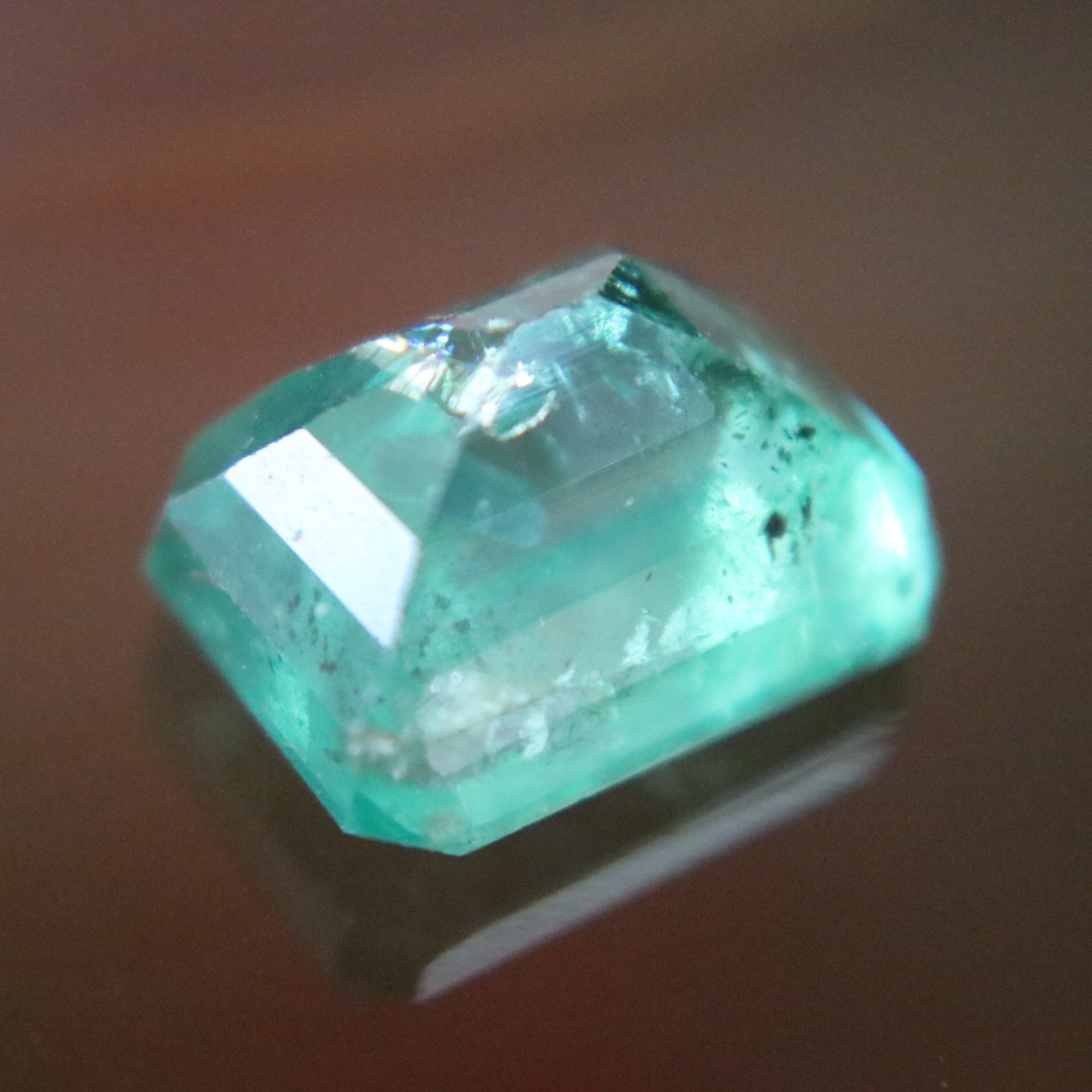 Natural Faceted Columbia Emerald 祖母绿宝石 - 5.78 cts L11.7 W8.4 D7.3mm - Huangs Jadeite and Jewelry Pte Ltd