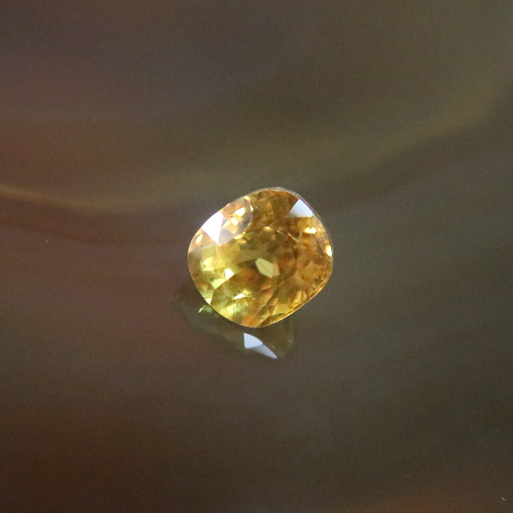 Natural Faceted Yellow Sapphire 黄宝石 - 3.2cts L7.9 W7.0 D5.8mm - Huangs Jadeite and Jewelry Pte Ltd