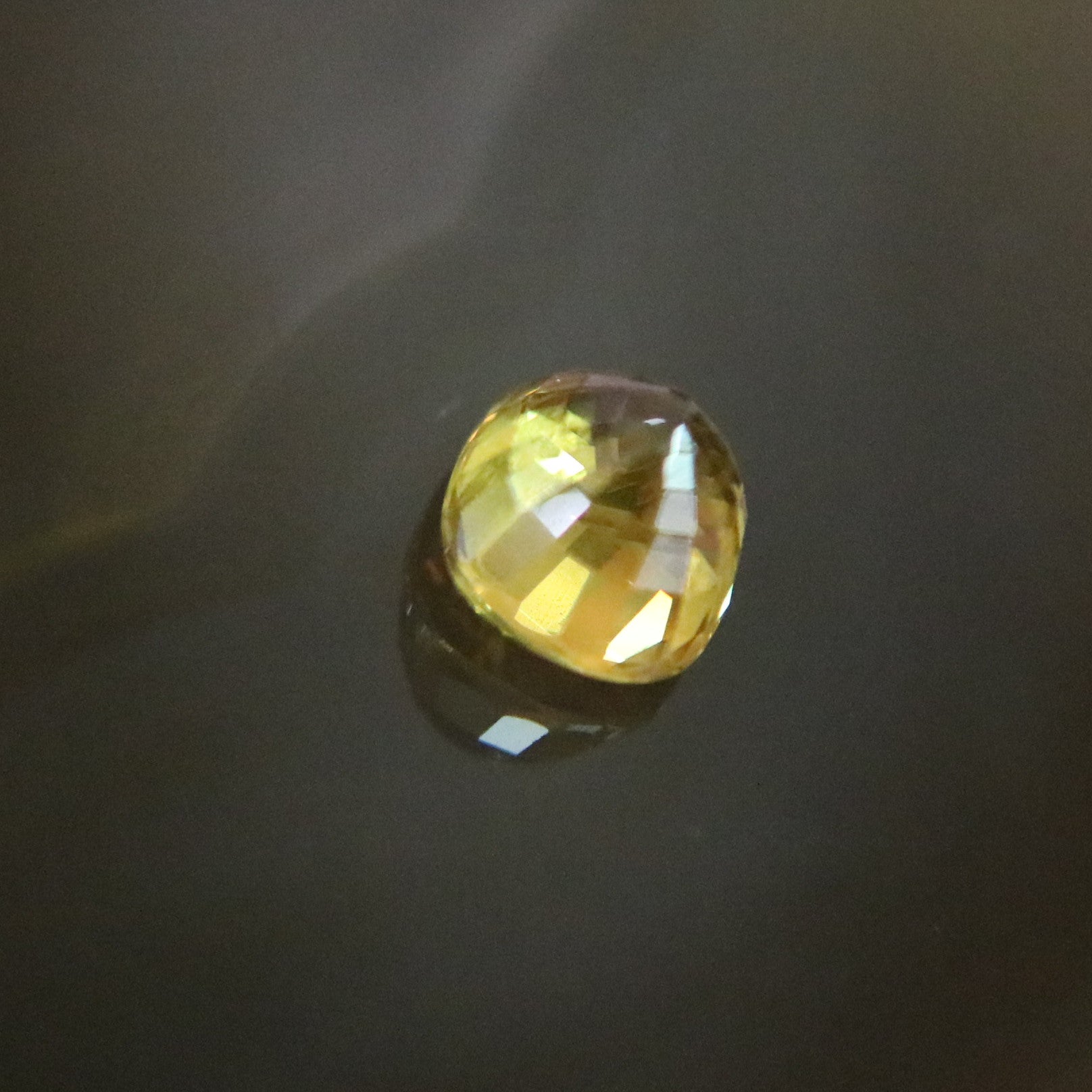 Natural Faceted Yellow Sapphire 黄宝石 - 3.2cts L7.9 W7.0 D5.8mm - Huangs Jadeite and Jewelry Pte Ltd