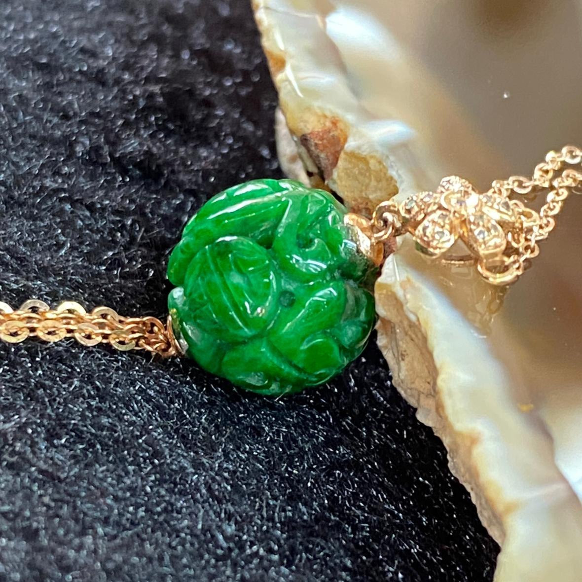 Type A Burmese Jade Jadeite 18k Rose Gold Pendant - 2.94g 10.7mm bead - Huangs Jadeite and Jewelry Pte Ltd