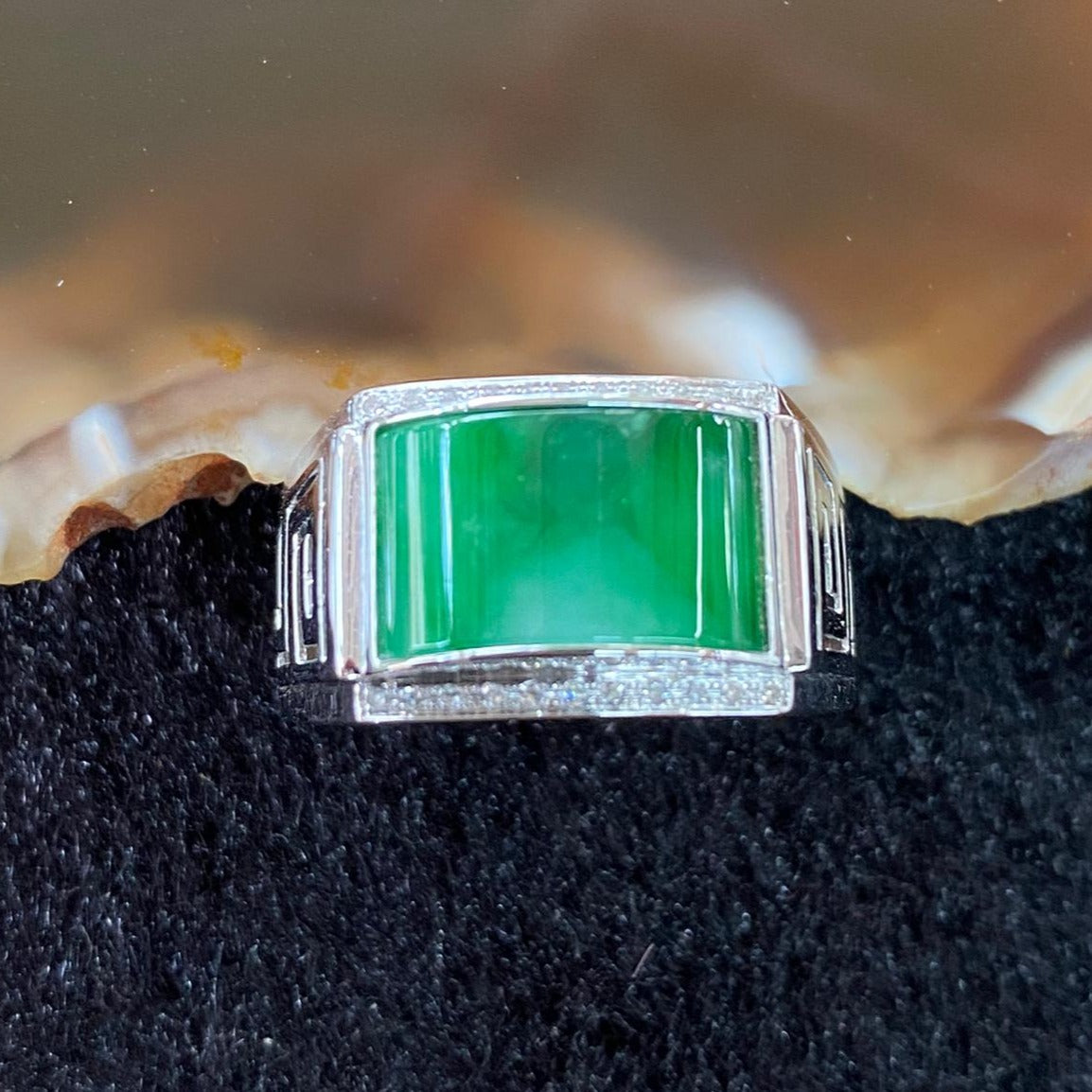 Type A Burmese Jade Jadeite 18K White gold ring - 6.25g US8 HK18 - Huangs Jadeite and Jewelry Pte Ltd