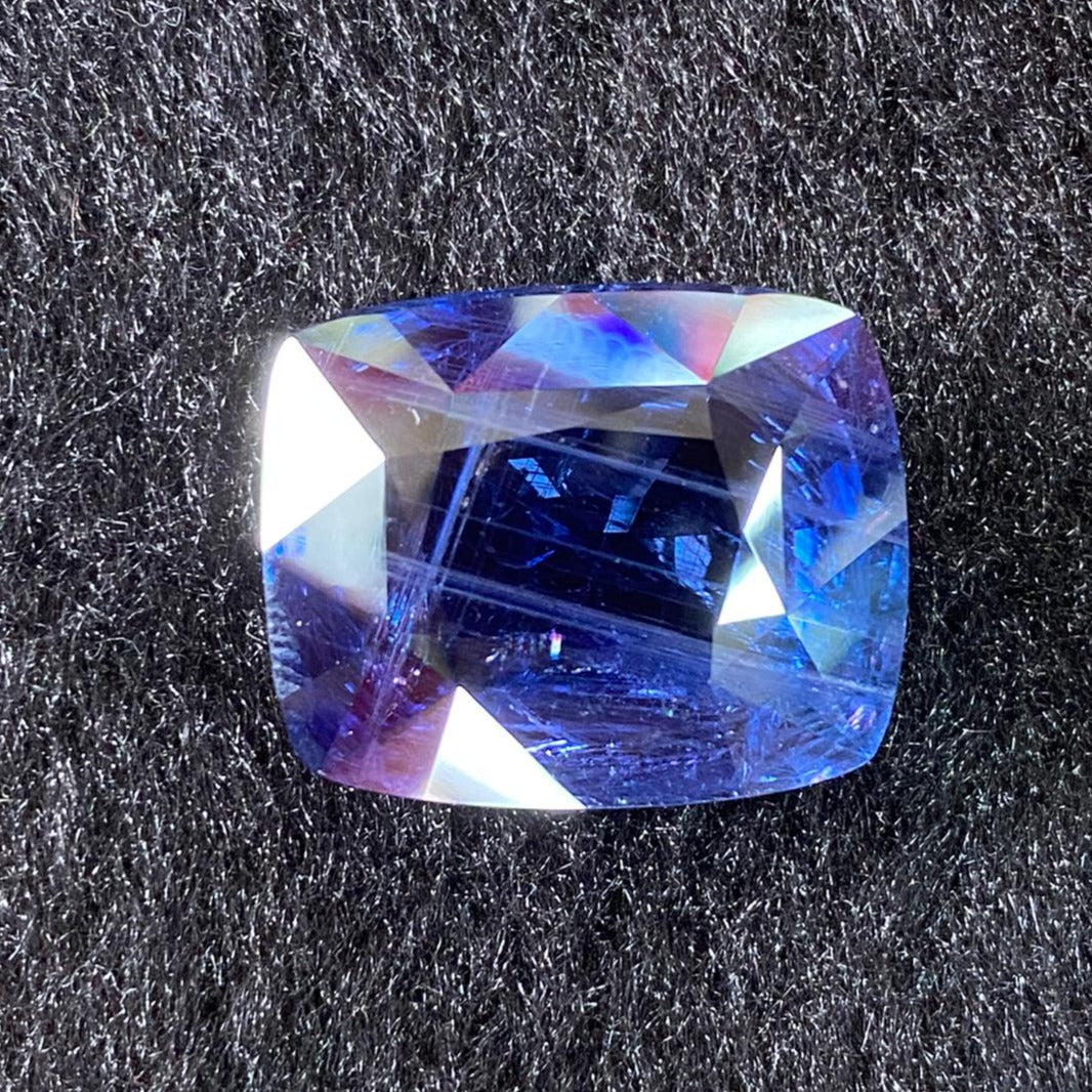 Unheated Natural Color Changing Sapphire - 53.57ct 23.18 by 18.94 by 11.69mm - Huangs Jadeite and Jewelry Pte Ltd