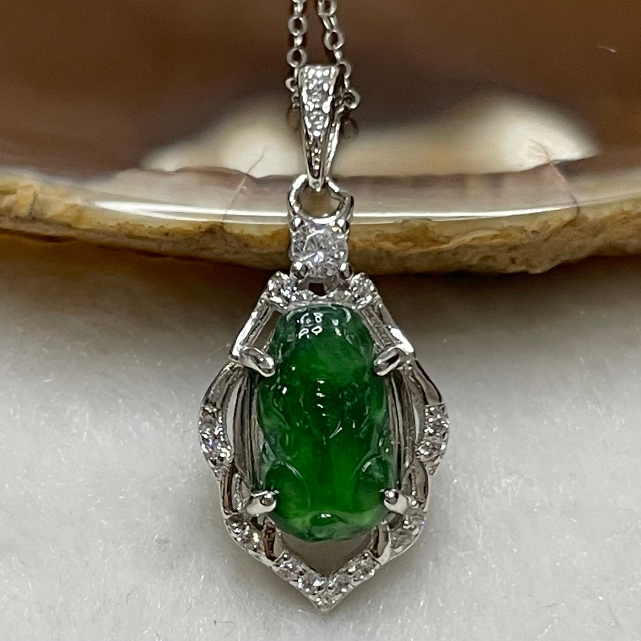 Type A Green Omphacite Jade Jadeite Pixiu - 2.27g 27.4 by 12.4 by 5.6mm - Huangs Jadeite and Jewelry Pte Ltd