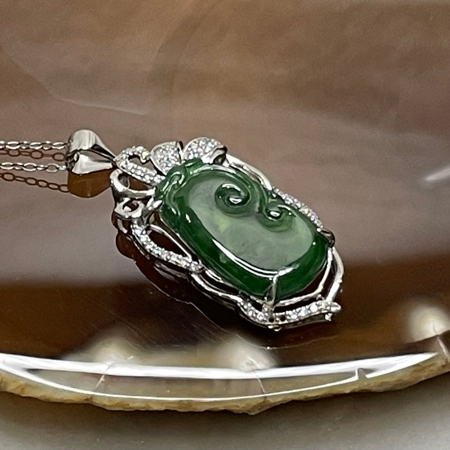 Type A Green Omphacite Jade Jadeite Ruyi- 3.54g 36.7 by 15.7 by 5.4mm - Huangs Jadeite and Jewelry Pte Ltd