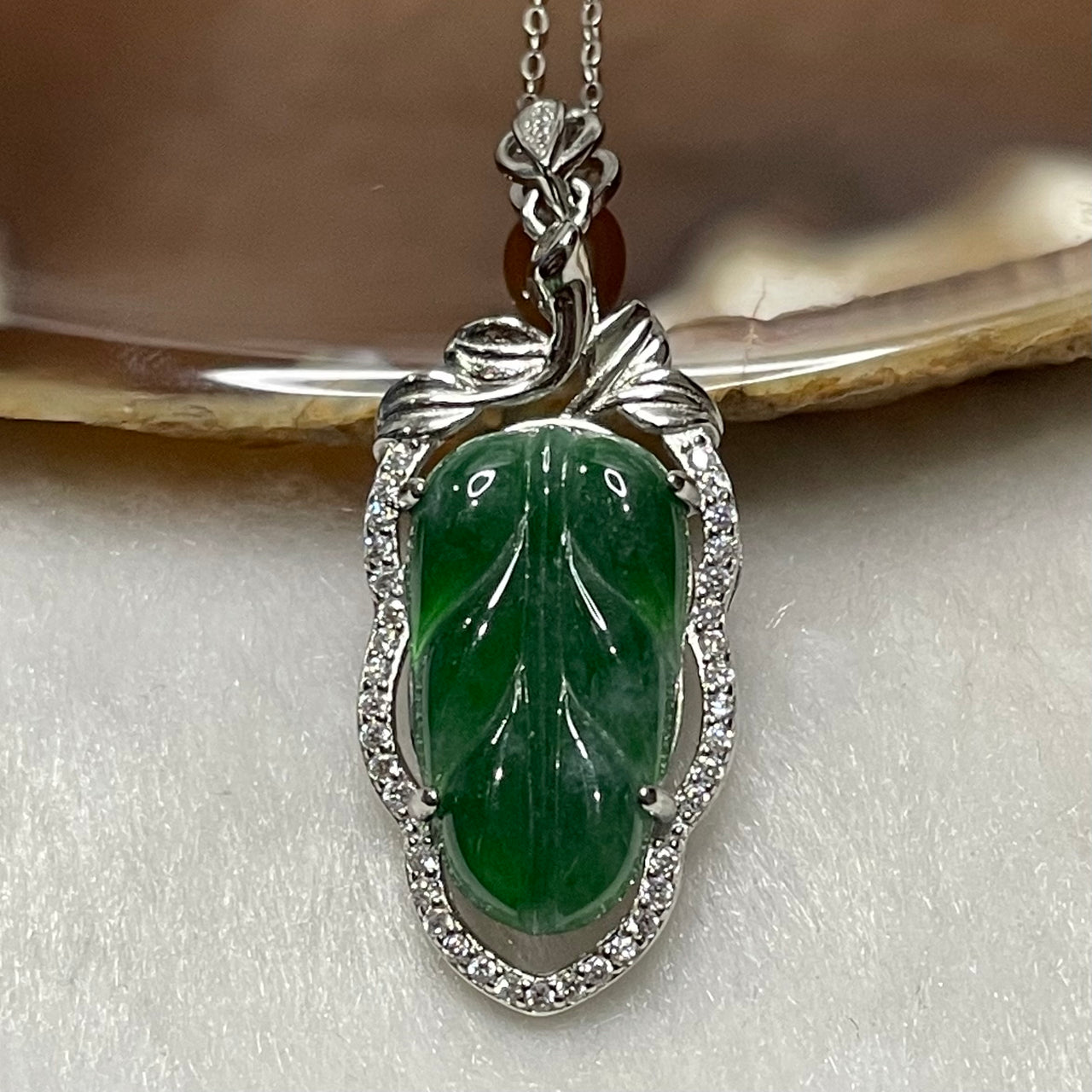 Type A Green Omphacite Jade Jadeite Leaf -3.62g 38.7 by 15.0 by 5.5mm - Huangs Jadeite and Jewelry Pte Ltd