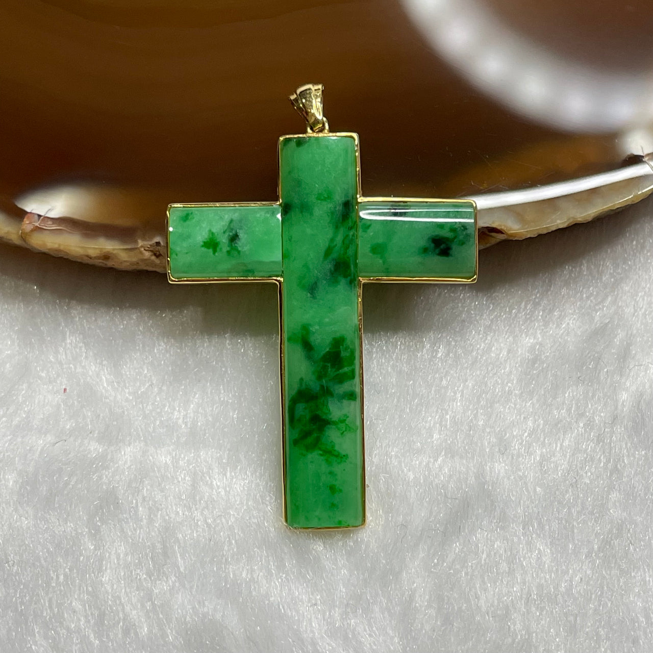 Type A Spicy Green Jade Jadeite Cross 18k Yellow Gold 4.09g 43.8 by 30.0 by 2.7mm - Huangs Jadeite and Jewelry Pte Ltd