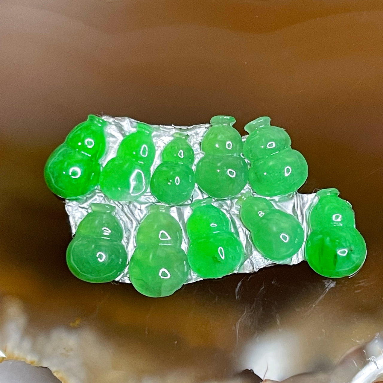 Type A Apple Green Jade Jadeite Hulu 1.07g 26.7 by 15.7 by 2.3mm - Huangs Jadeite and Jewelry Pte Ltd