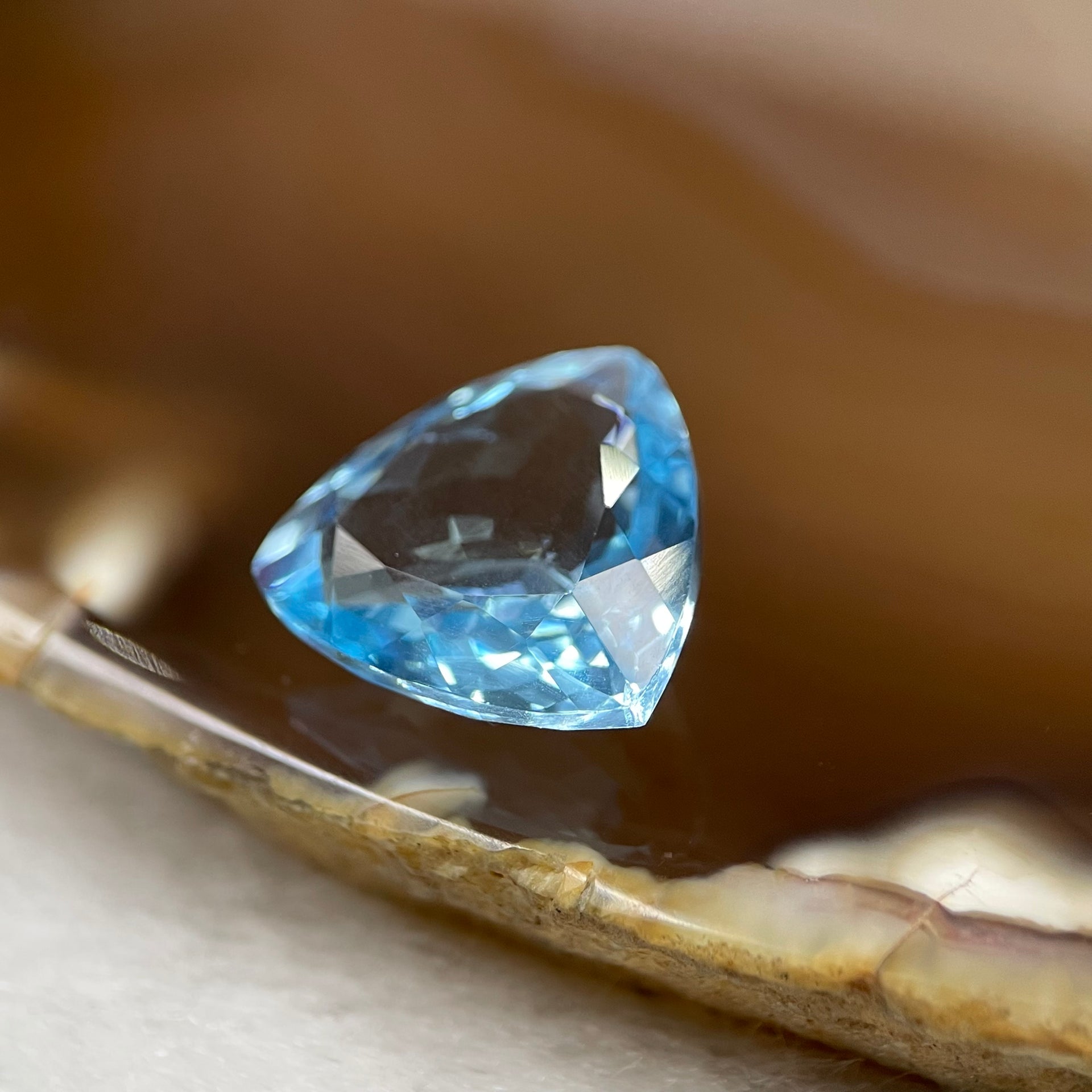 Natural Sky Blue Topaz 13.45 carats 15.4 by 14.9 by 7.4mm - Huangs Jadeite and Jewelry Pte Ltd