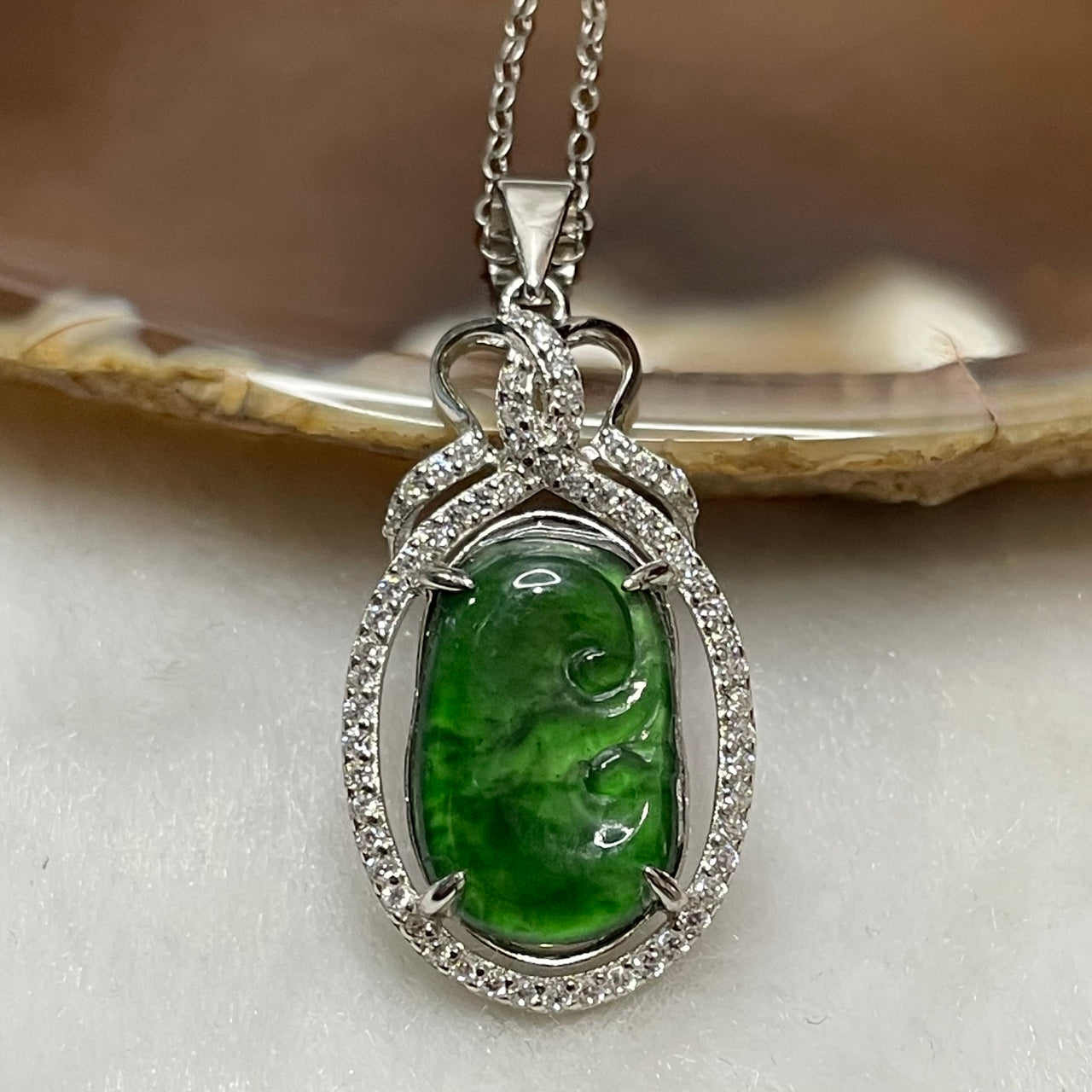 Type A Green Omphacite Jade Jadeite Ruyi - 2.30g 31.5 by 14.5 by 4.9mm - Huangs Jadeite and Jewelry Pte Ltd