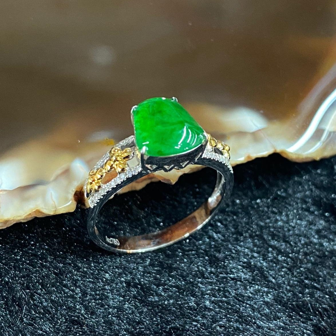 Jadeite gold store ring