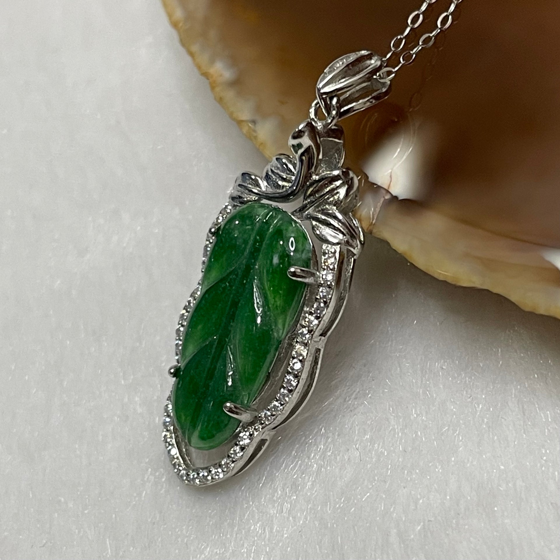 Type A Green Omphacite Jade Jadeite Leaf - 3.24g 38.5 by 14.4 by 5.0mm - Huangs Jadeite and Jewelry Pte Ltd