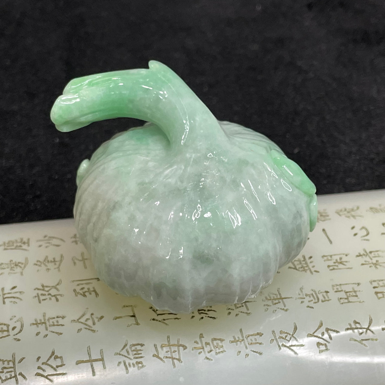 Type A Green Garlic with Ruyi Display Piece - 163.33g 55.0 by 49.8 by 43.4mm - Huangs Jadeite and Jewelry Pte Ltd