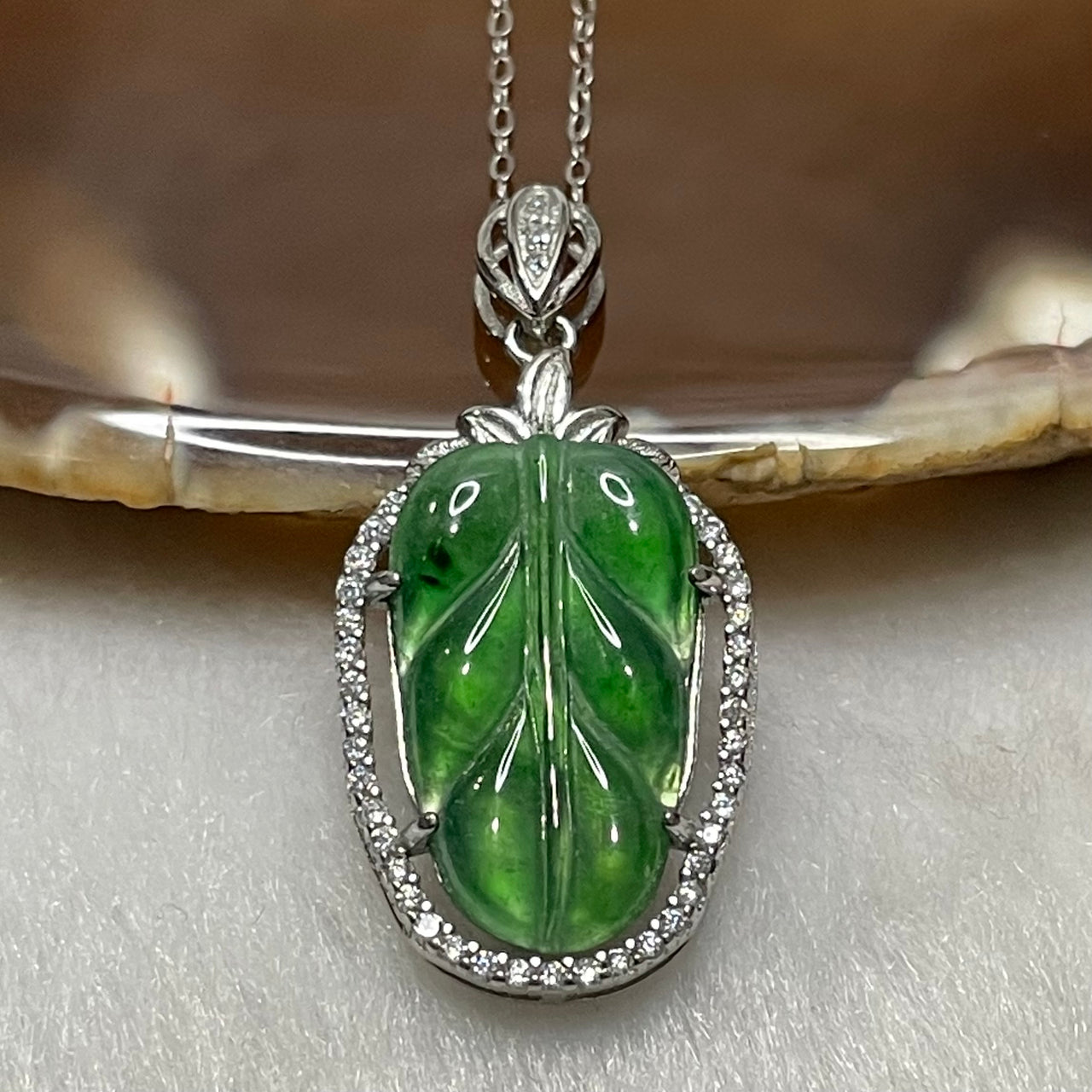 Type A Green Omphacite Jade Jadeite Leaf- 2.53g 30.5 by 14.8 by 4.4mm - Huangs Jadeite and Jewelry Pte Ltd